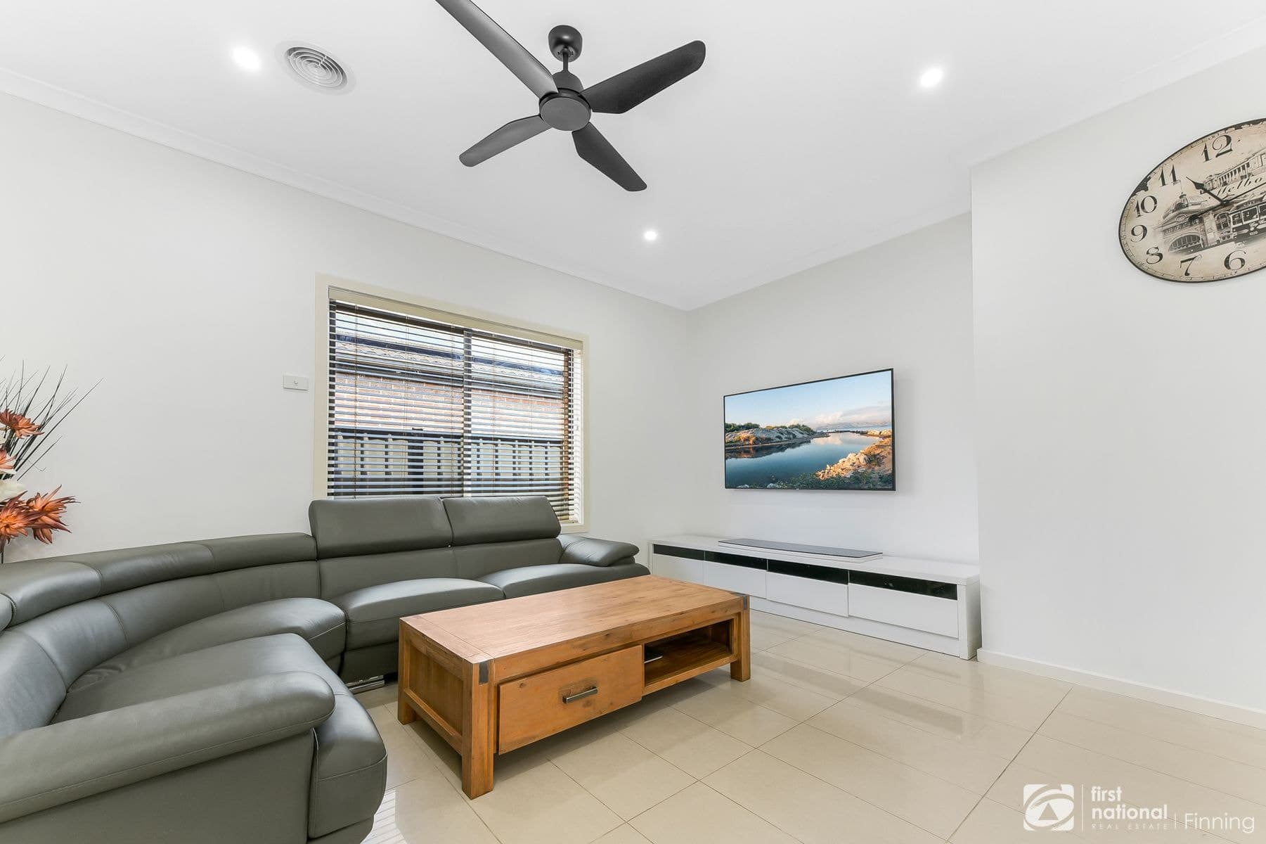 32 Ventasso Street, Clyde North VIC 3978, Clyde North - Thumbnail 2