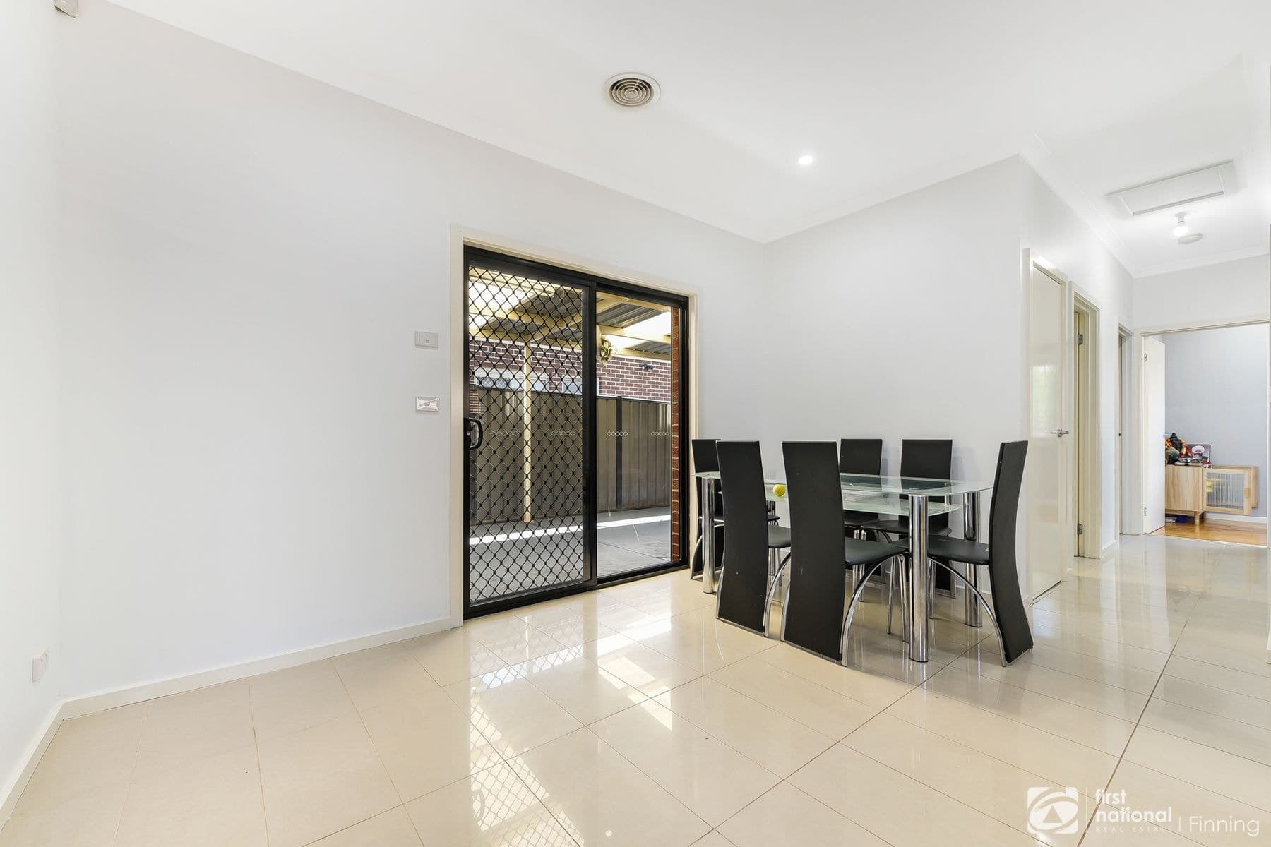 32 Ventasso Street, Clyde North VIC 3978, Clyde North - Thumbnail 3
