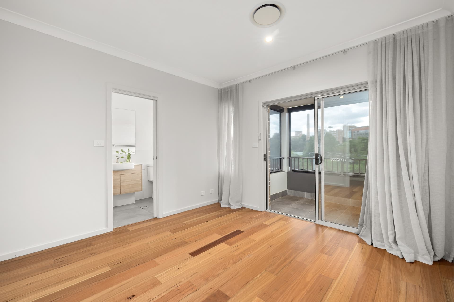 28A Nullawarra Avenue, Concord West - Thumbnail 2
