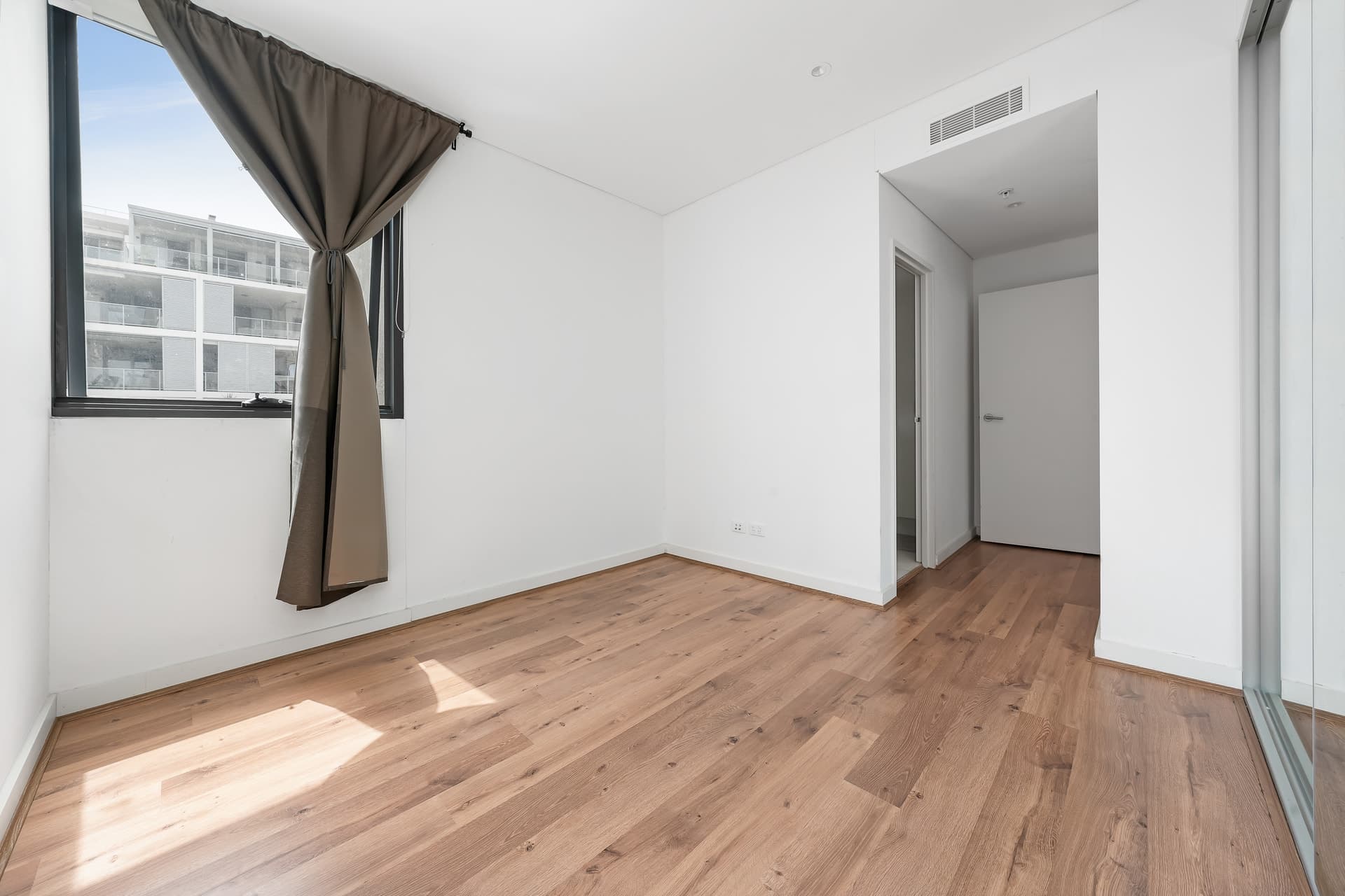 203/8 Hilly Street, Mortlake - Thumbnail 5