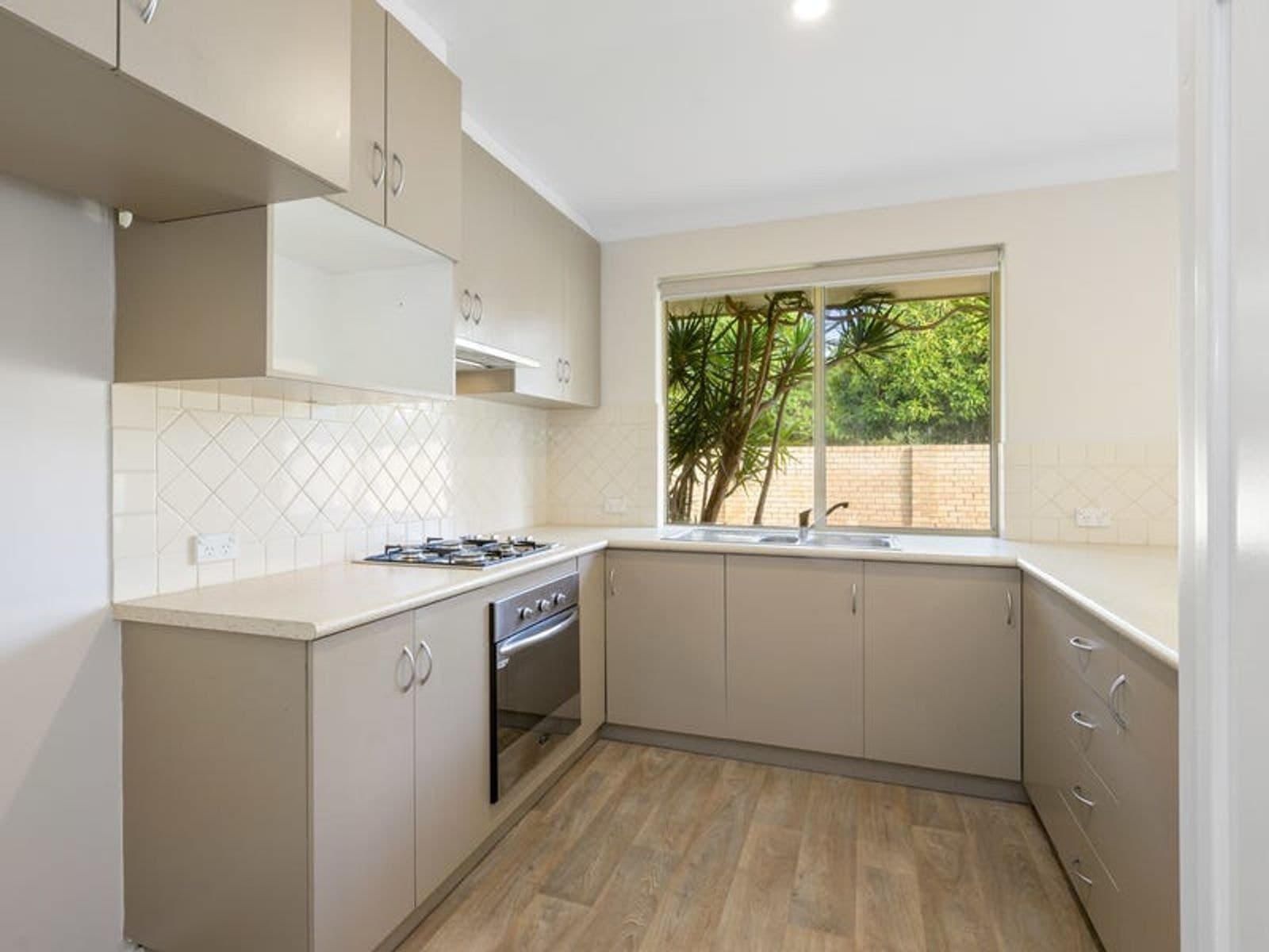1/12 Colin Road, Scarborough WA 6019, Scarborough - Thumbnail 5
