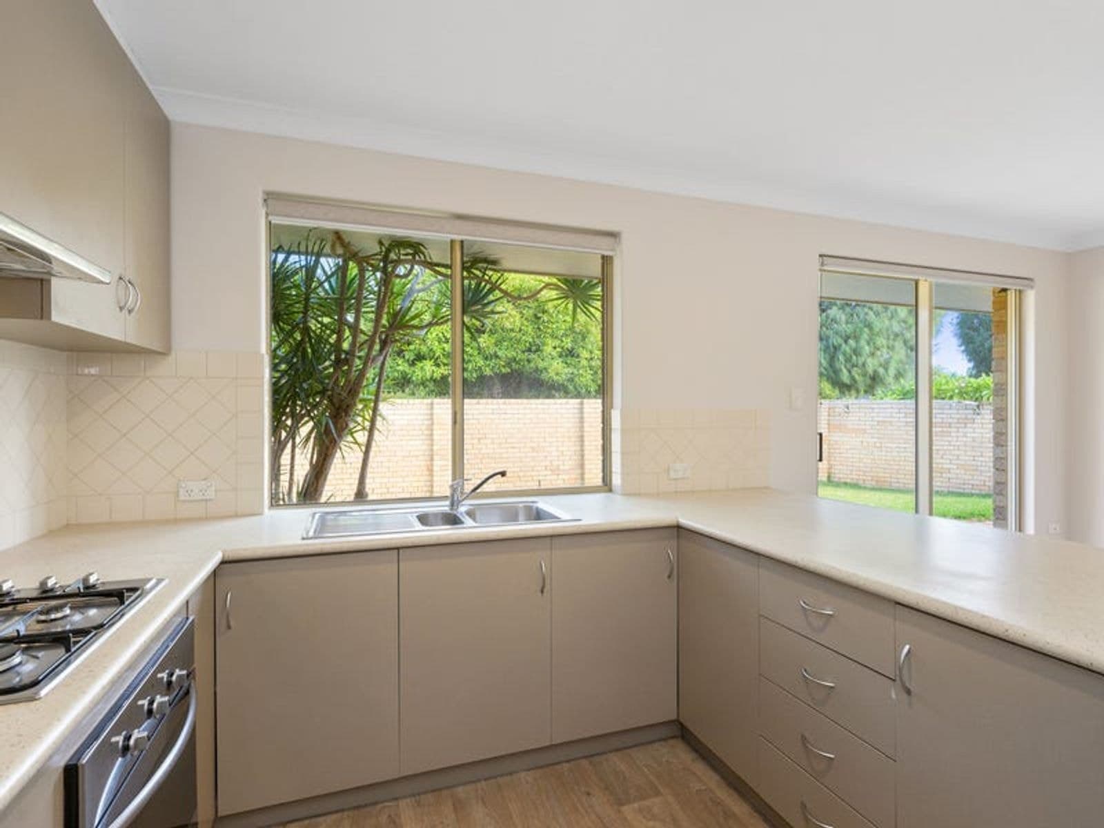 1/12 Colin Road, Scarborough WA 6019, Scarborough - Thumbnail 6