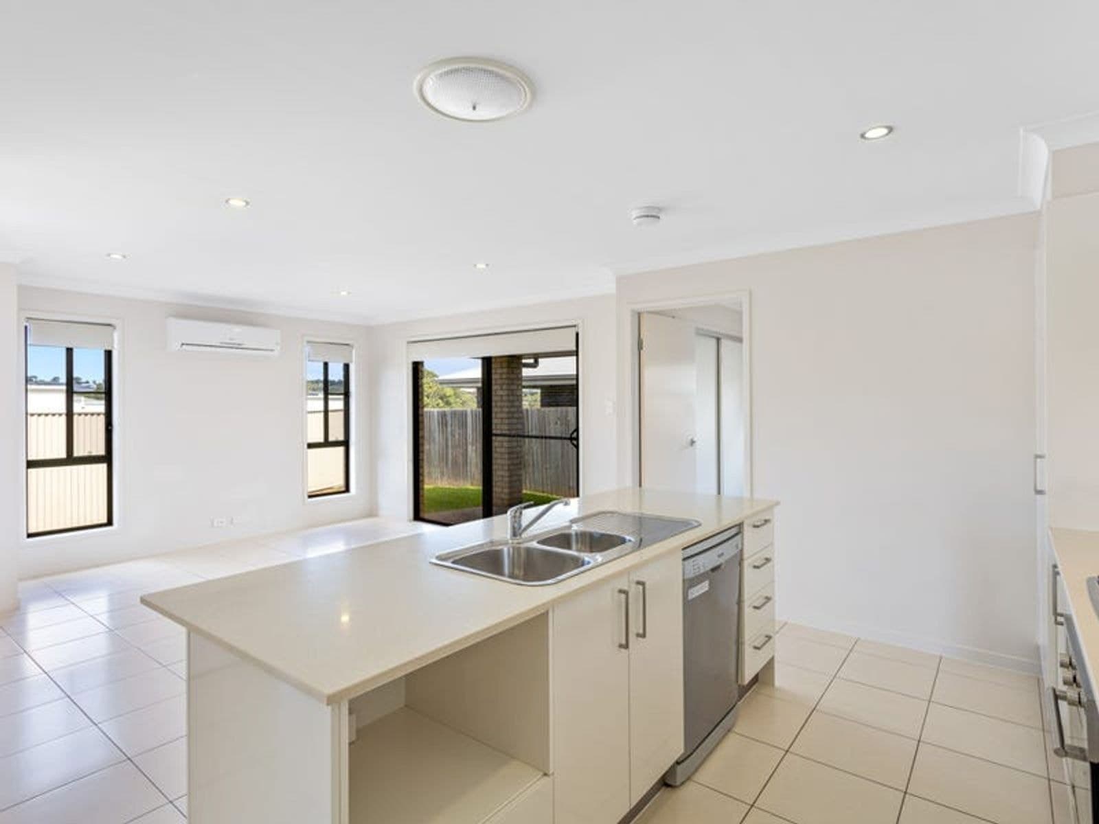 8 Lexi Street, Glenvale QLD 4350, Glenvale - Thumbnail 2