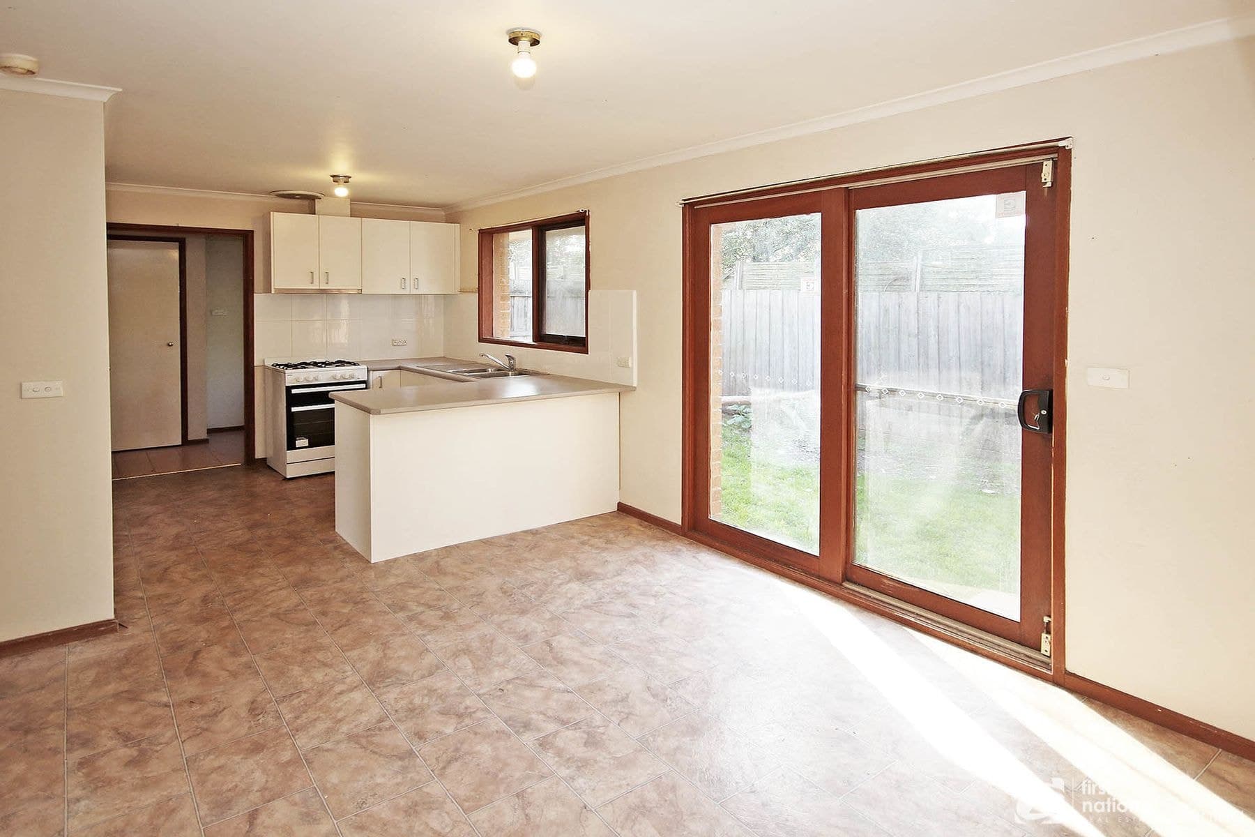 2/39 Duff Street, Cranbourne VIC 3977, Cranbourne - Thumbnail 5