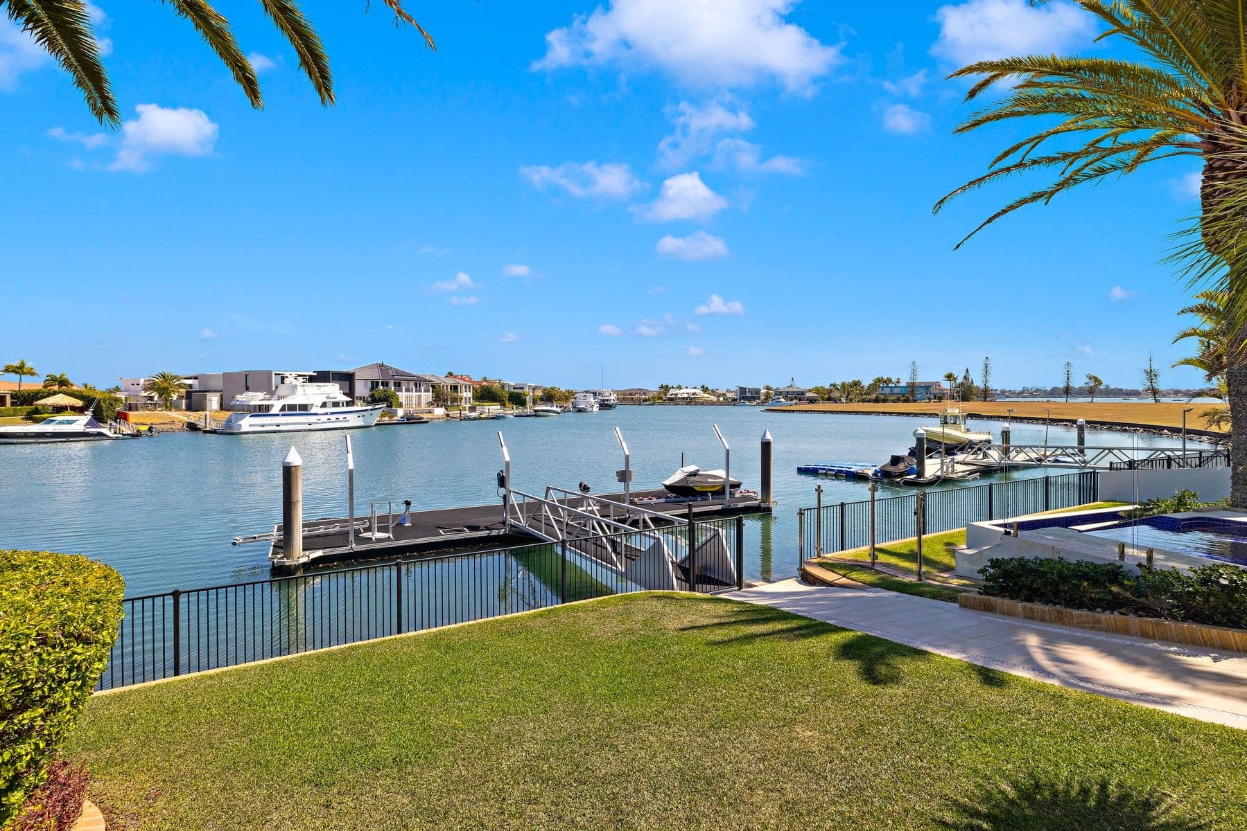 49 Raby Bay Boulevard, Raby Bay QLD 4163, Raby Bay - Thumbnail 4
