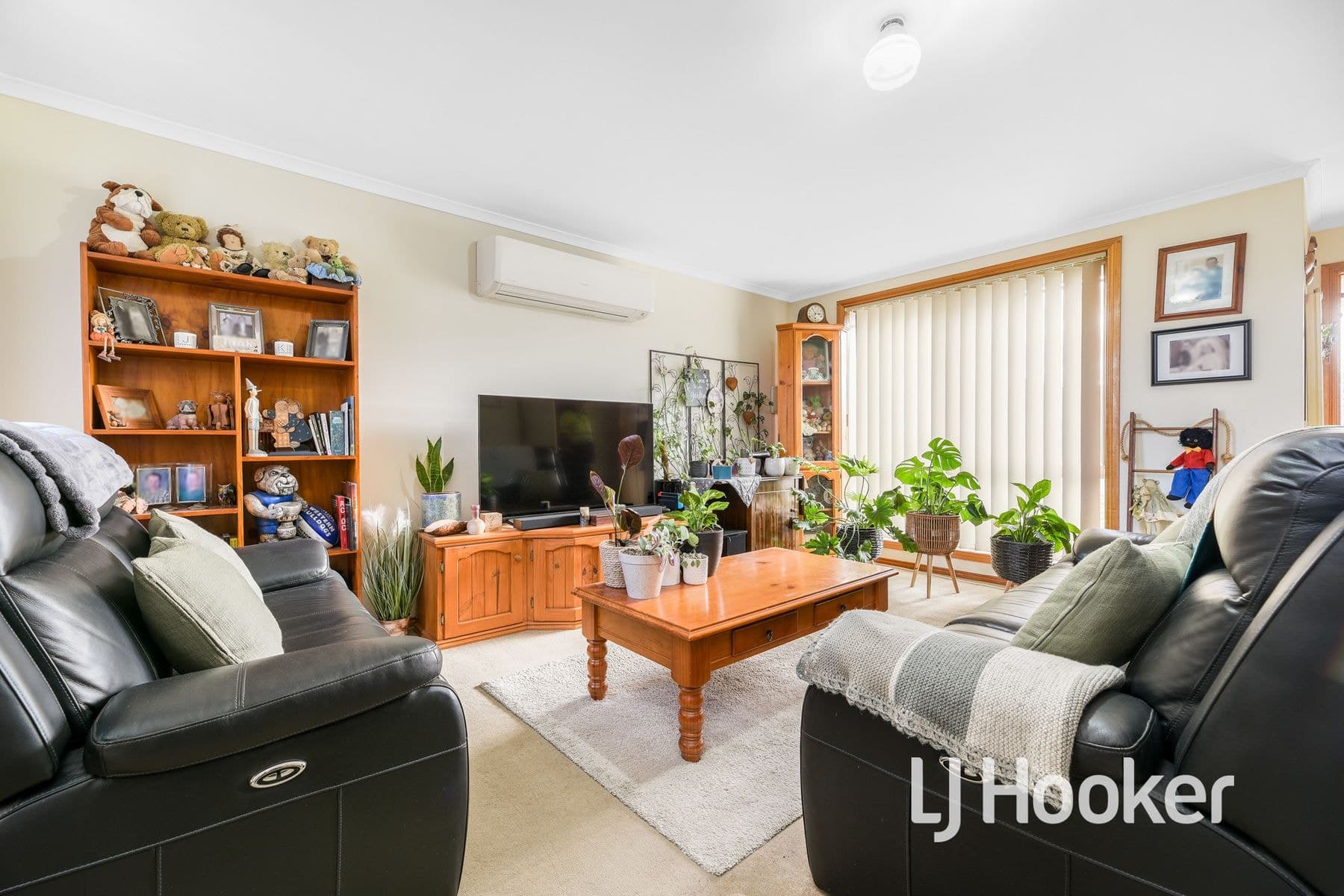 6 Rossi Close, Pakenham VIC 3810, Pakenham - Thumbnail 2