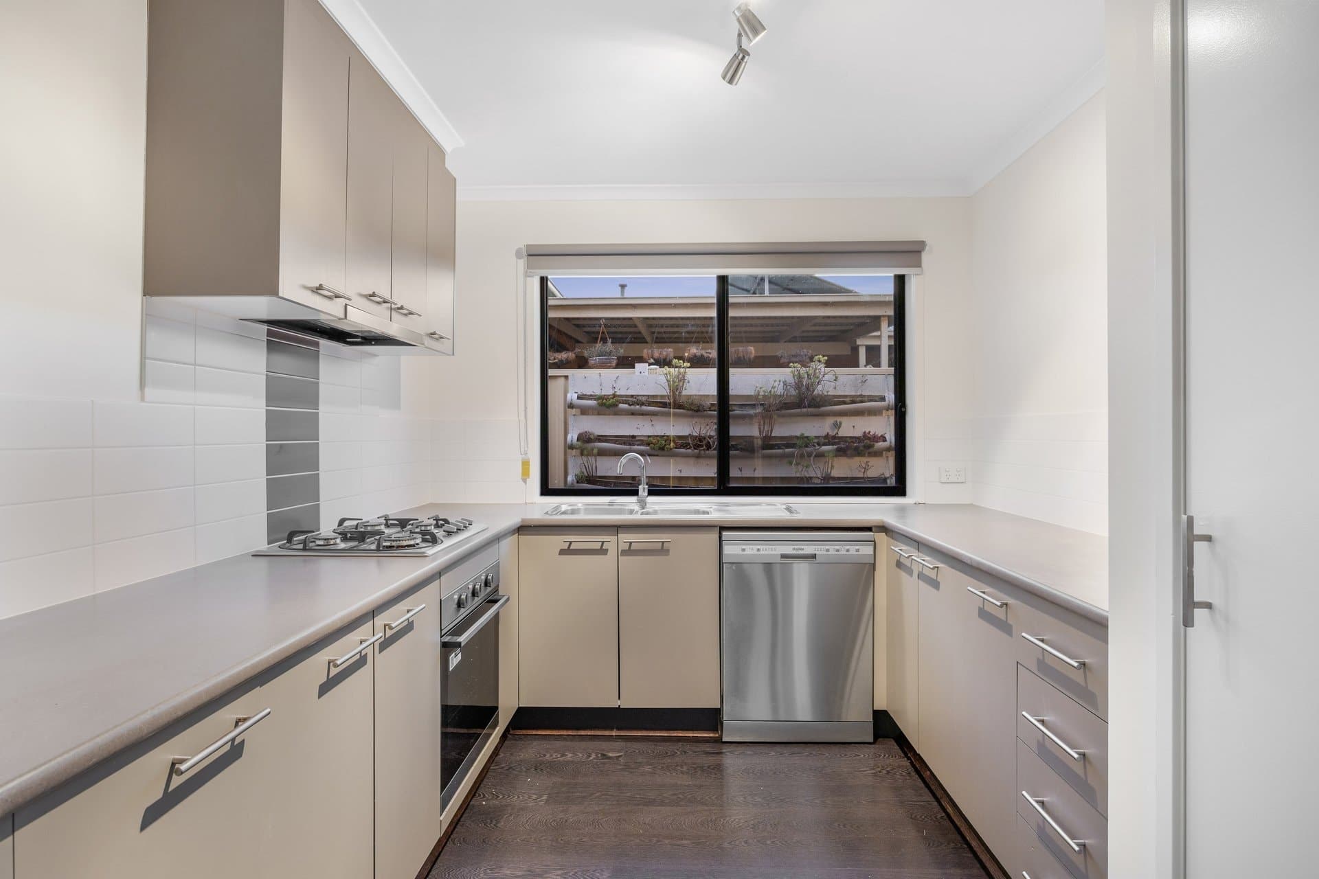 22 Mountview Drive,
                        
                    
                    
                        
                            Sebastopol, Sebastopol - Thumbnail 2