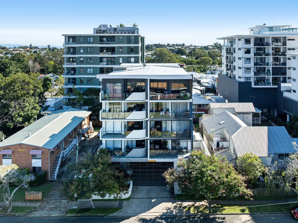 10/83 Bride Street, Wynnum - Image 1