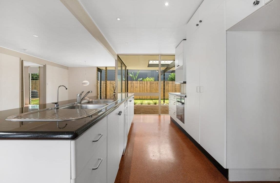 21 Greggor Street, WYNNUM WEST, QLD, 4178, Wynnum West - Thumbnail 2