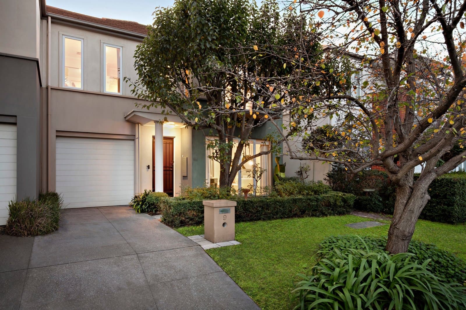 9 Hobsons Bay Parade, Port Melbourne - Image 1