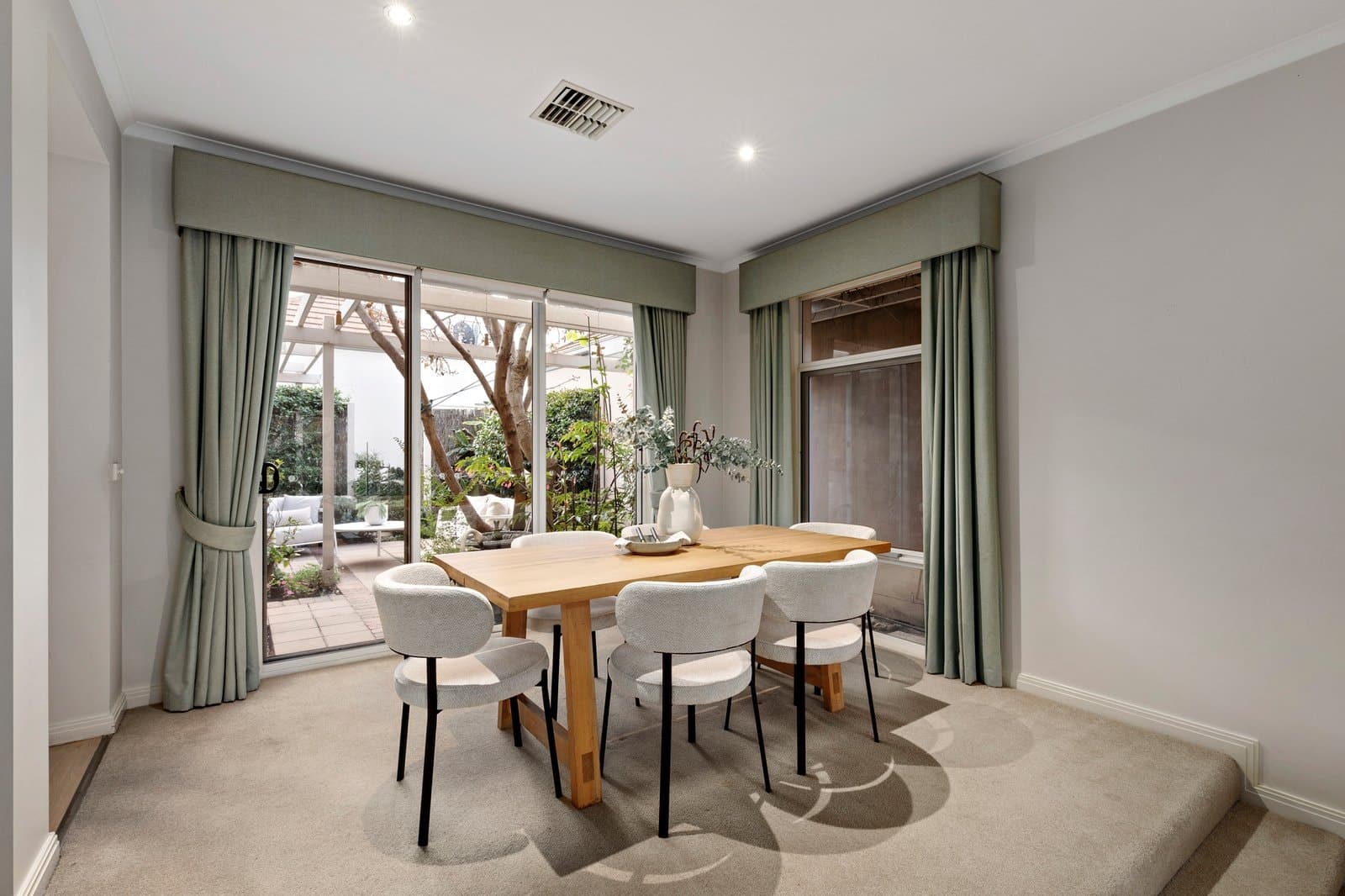9 Hobsons Bay Parade, Port Melbourne - Thumbnail 4