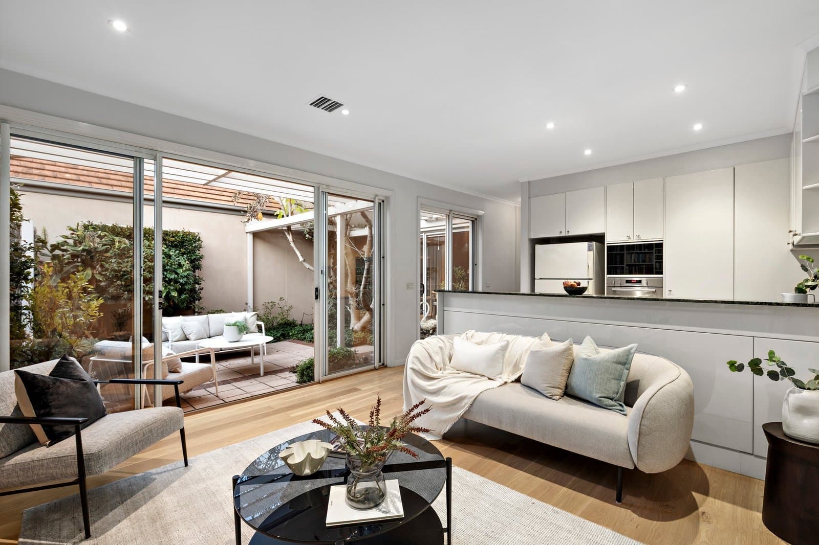 9 Hobsons Bay Parade, Port Melbourne - Thumbnail 5