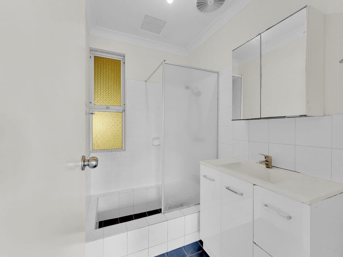 210 Marangaroo Drive, Girrawheen, WA, Girrawheen - Thumbnail 2