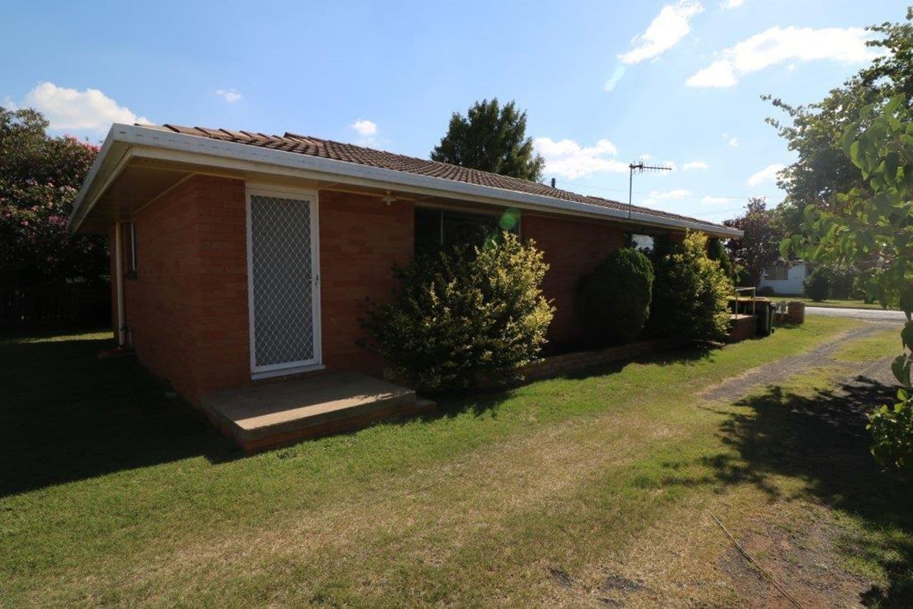2/27 Lewis Street, Glen Innes NSW 2370, Glen Innes - Image 1