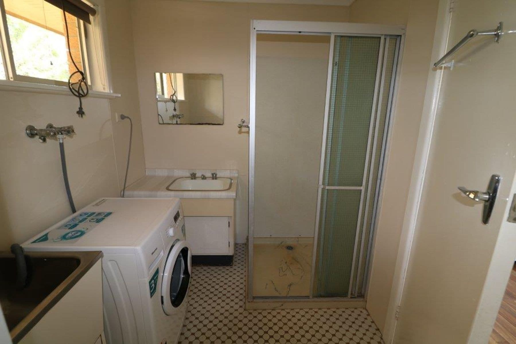 2/27 Lewis Street, Glen Innes NSW 2370, Glen Innes - Thumbnail 3