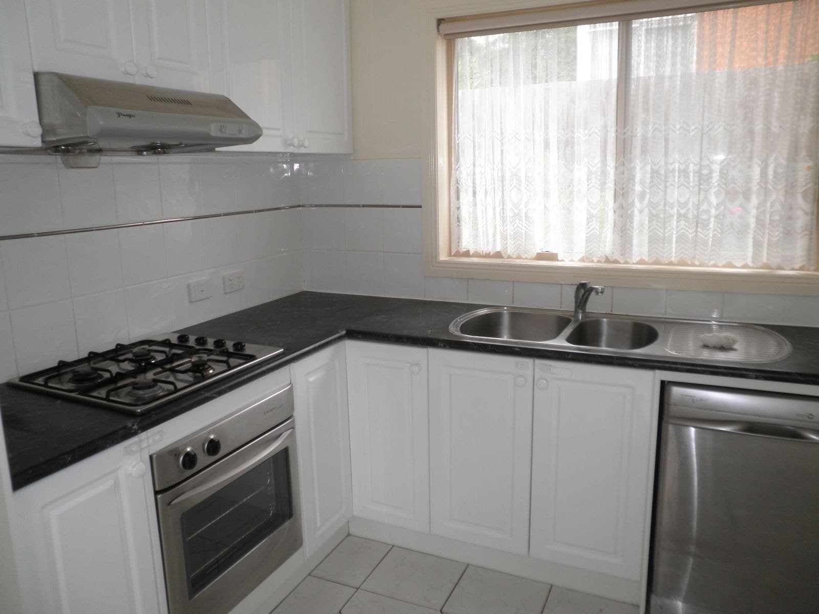 1/11 Garrisson Drive, Glen Waverley VIC 3150, Glen Waverley - Thumbnail 2