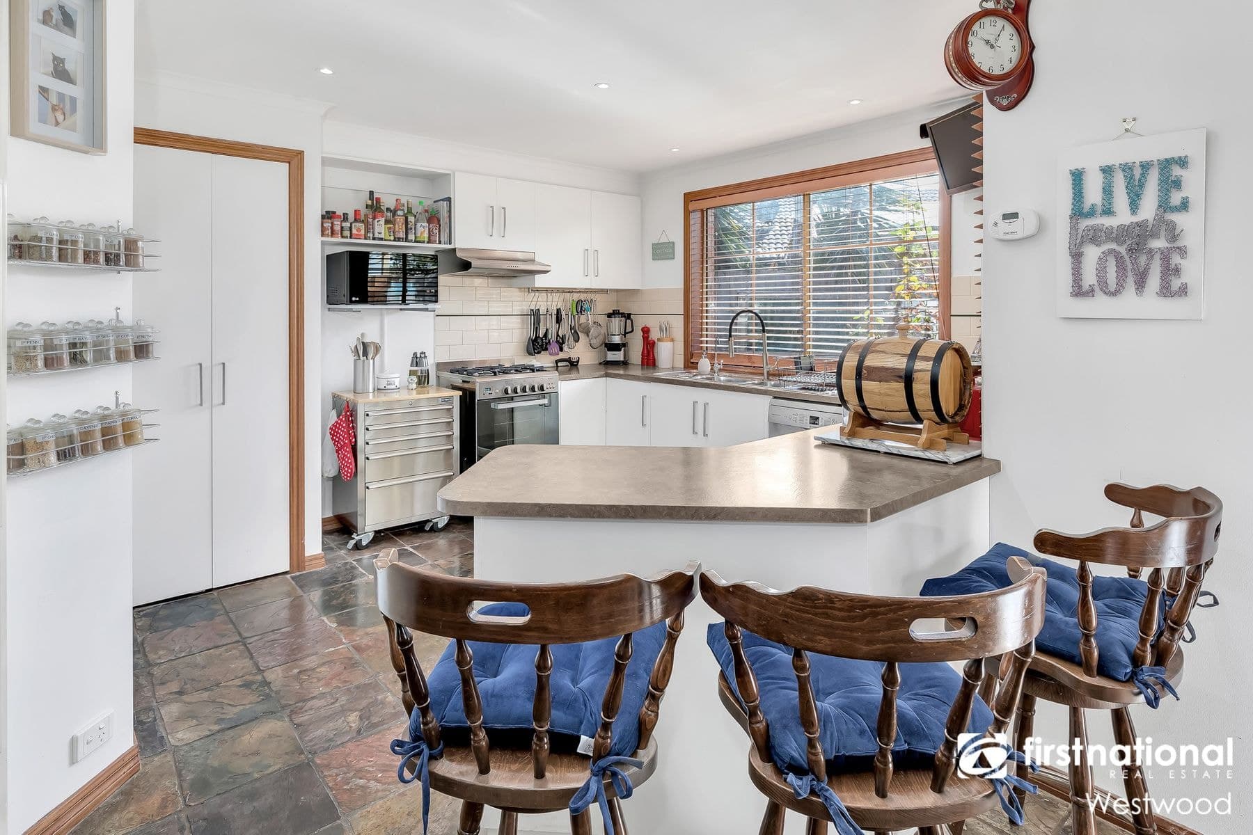 16 Mailrun Court, Hoppers Crossing VIC 3029, Hoppers Crossing - Thumbnail 2
