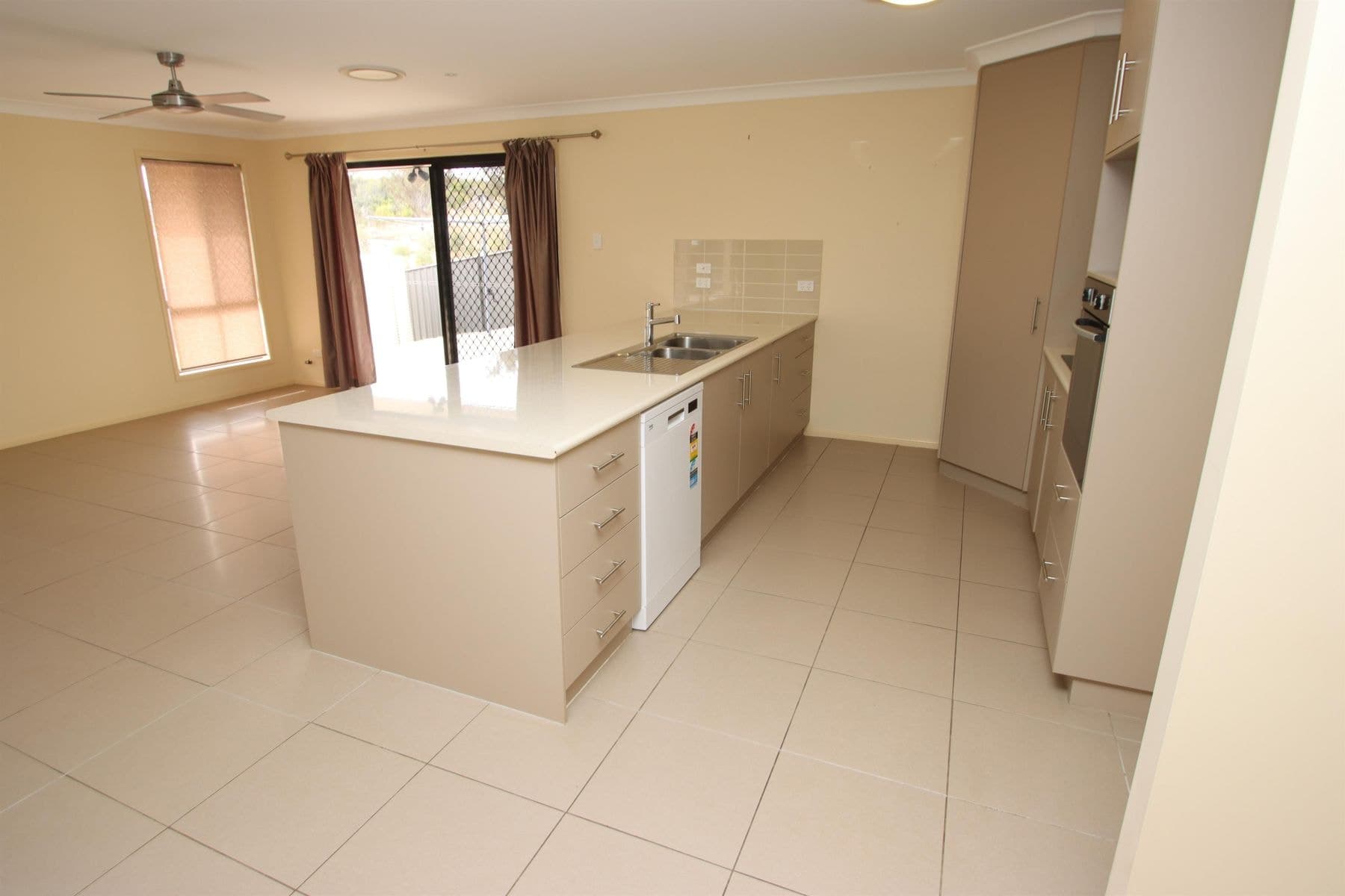 13 Parkes Drive, Tenterfield NSW 2372, Tenterfield - Thumbnail 5
