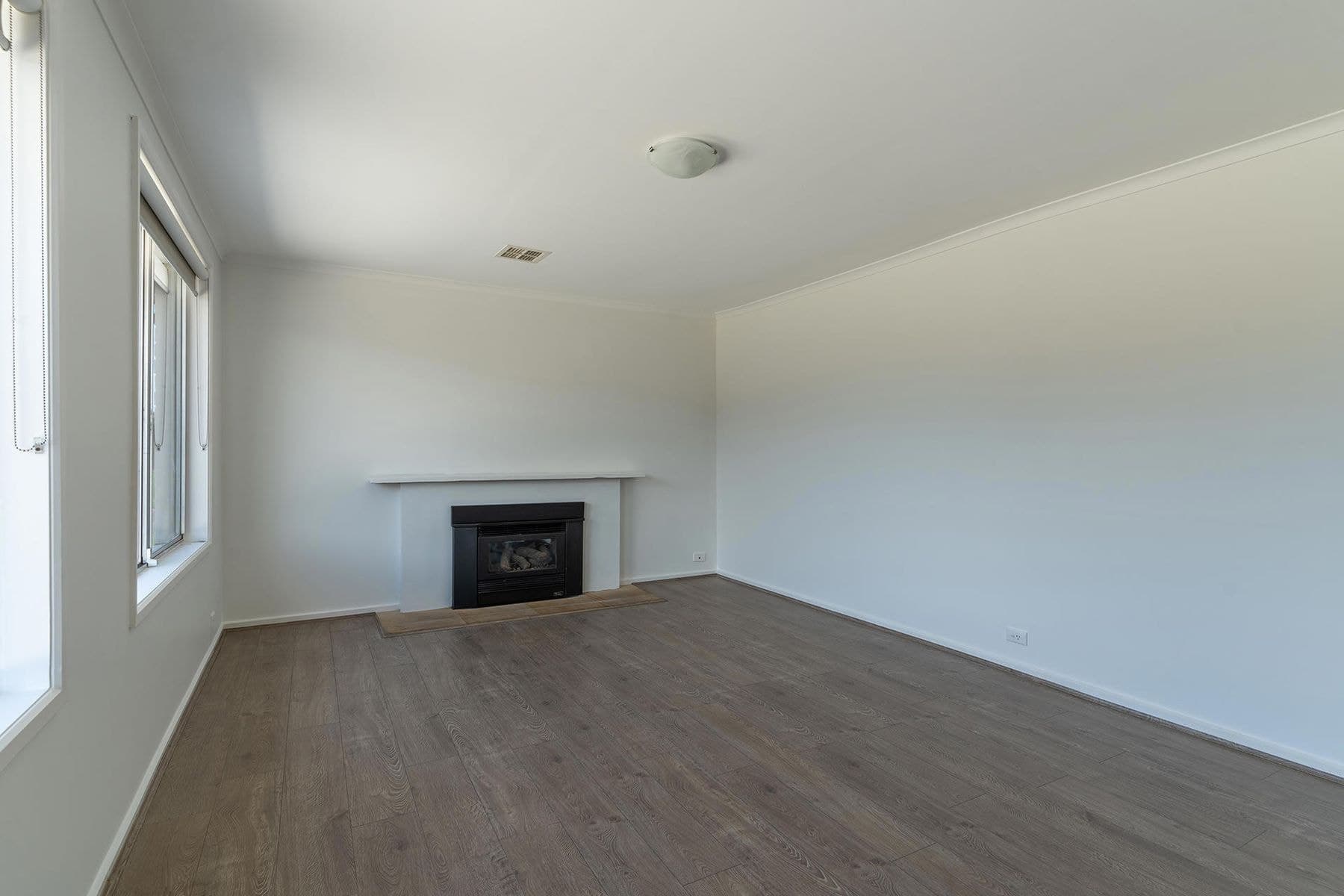 1/8 Waverley Court, Craigieburn VIC 3064, Craigieburn - Thumbnail 2