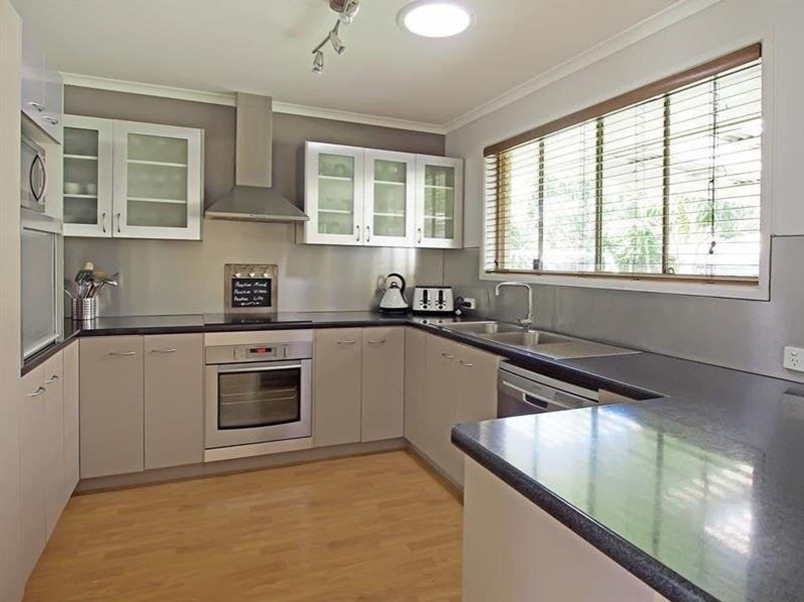 5 Lilac Court, Bongaree QLD 4507, Bongaree - Thumbnail 2