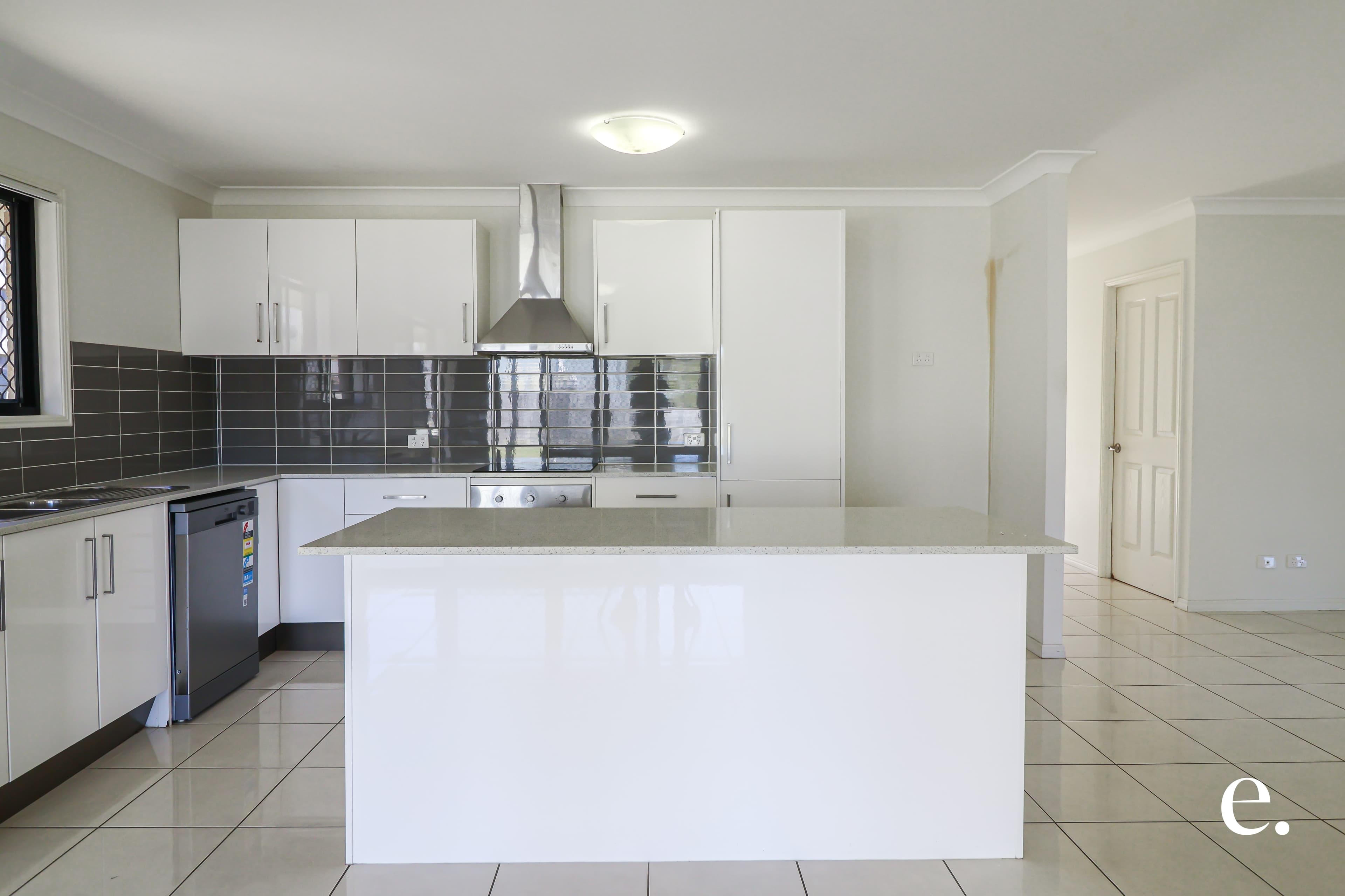 29 Woodland Court, Kirkwood - Thumbnail 7