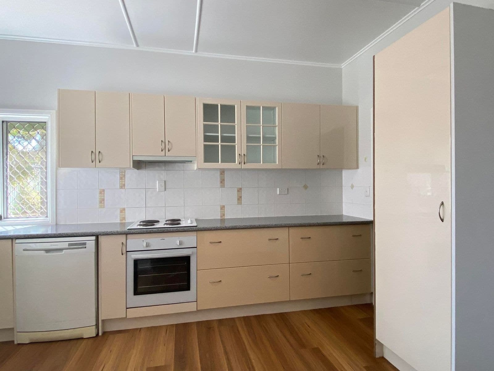 12 Evans Street, Chinchilla QLD 4413, Chinchilla - Thumbnail 5