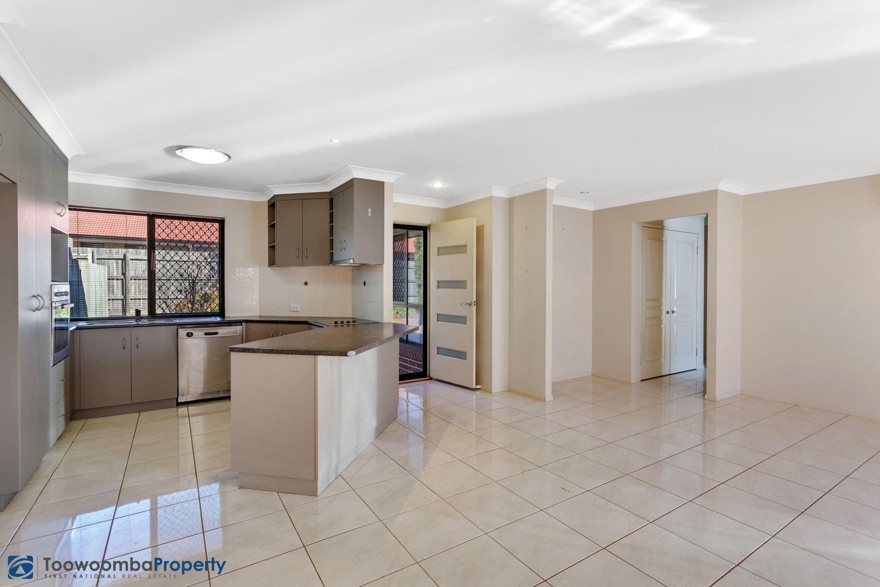2/73 Kearney Street, Kearneys Spring QLD 4350, Kearneys Spring - Thumbnail 2