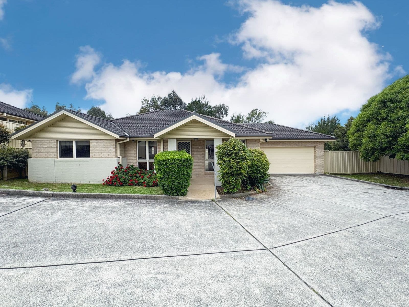 4/7, Rutherford - Image 1