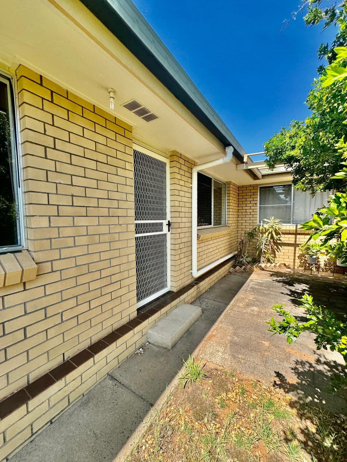 2/13-15 Mann Street, Chinchilla QLD 4413, Chinchilla - Image 1
