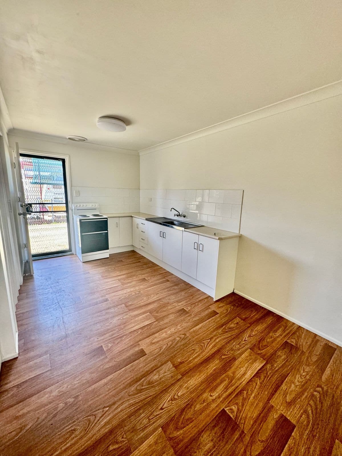 2/13-15 Mann Street, Chinchilla QLD 4413, Chinchilla - Thumbnail 2
