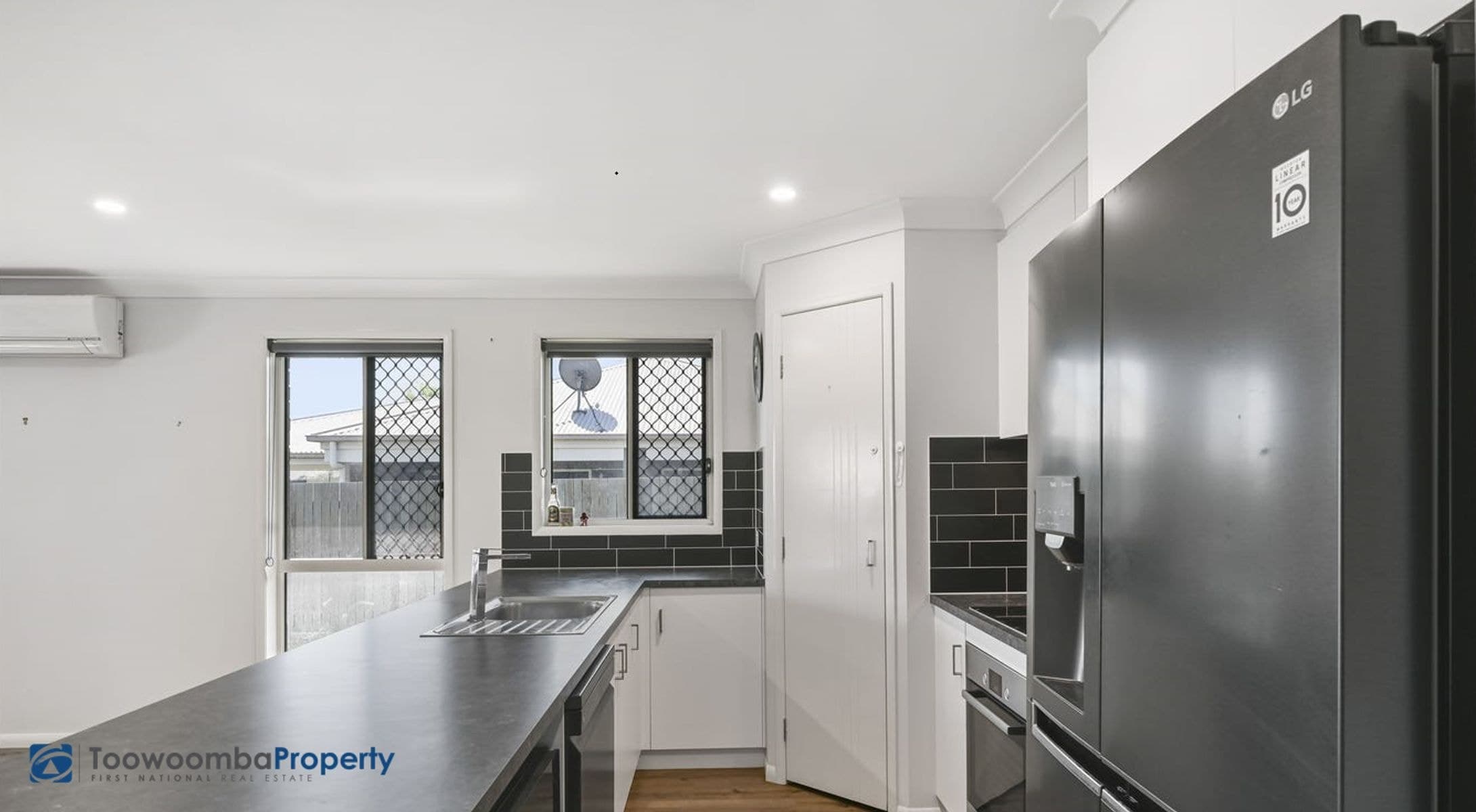 14 Radcliffe Crescent, Glenvale QLD 4350, Glenvale - Thumbnail 2