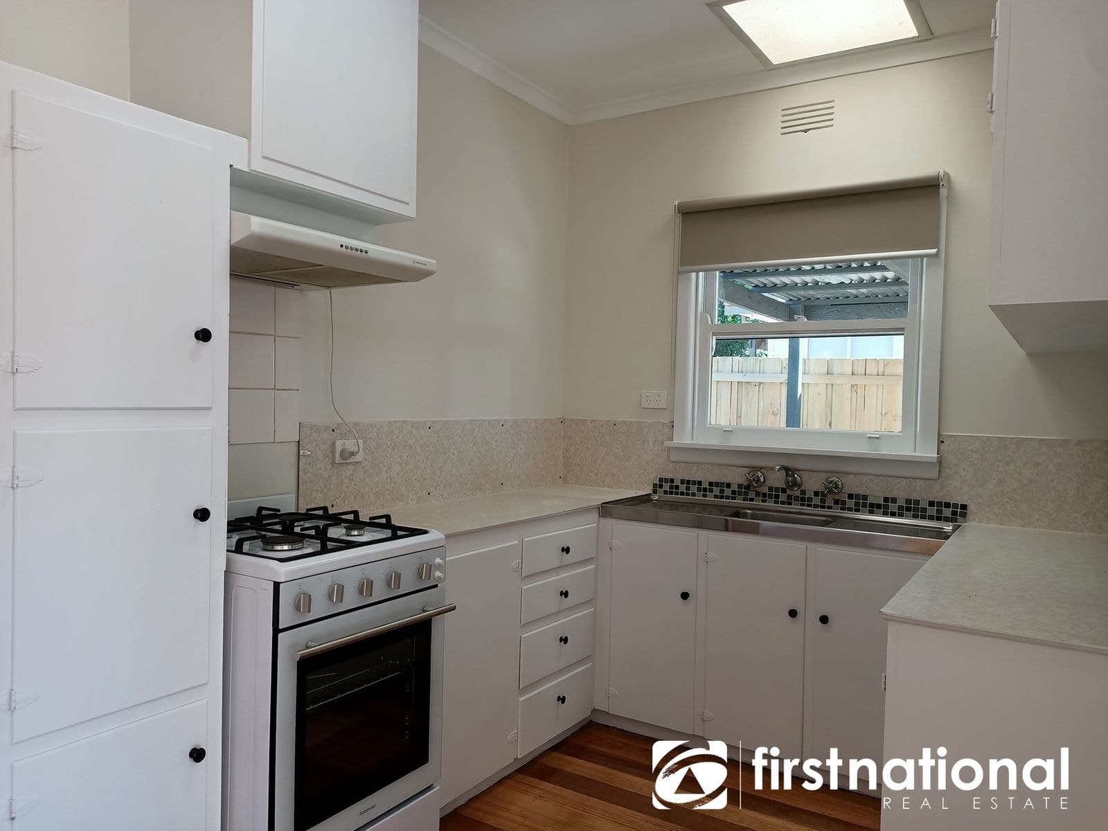 16 Dame Pattie Avenue, Pakenham VIC 3810, Pakenham - Thumbnail 3