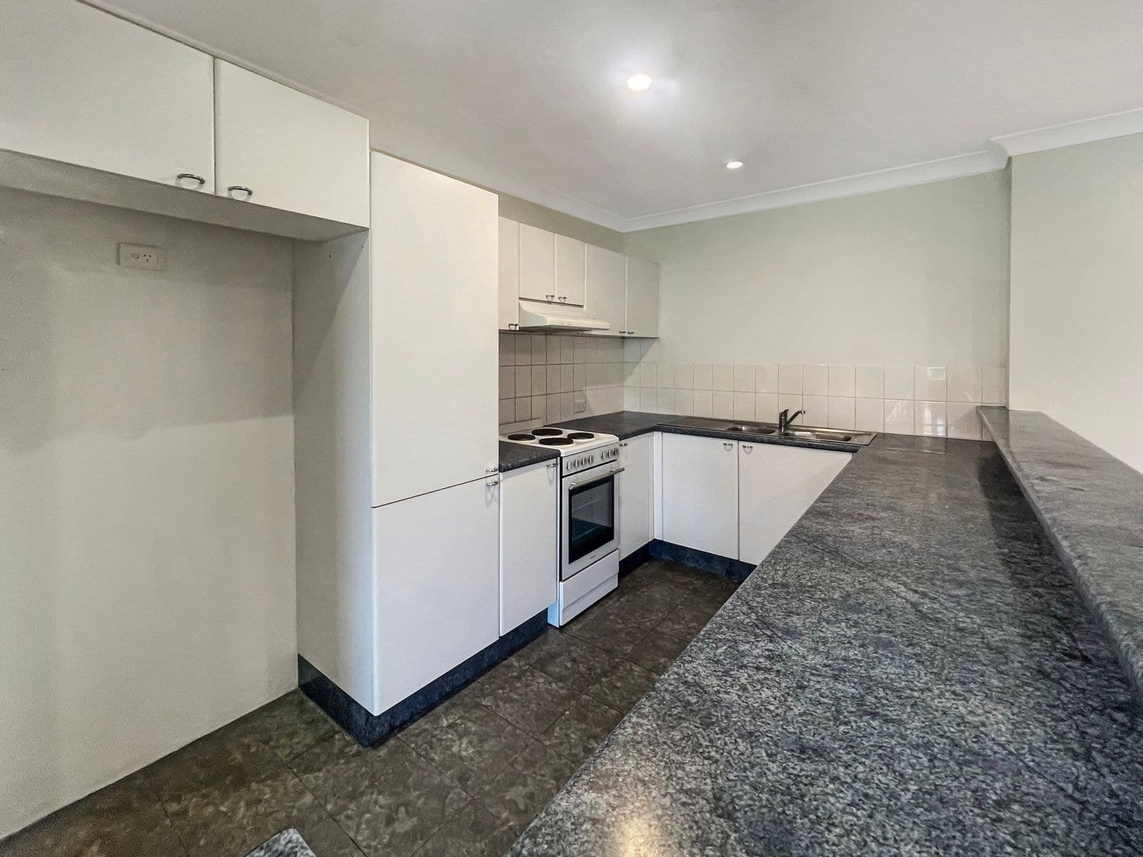 24/4 Mead Drive, Chipping Norton NSW 2170, Chipping Norton - Thumbnail 2