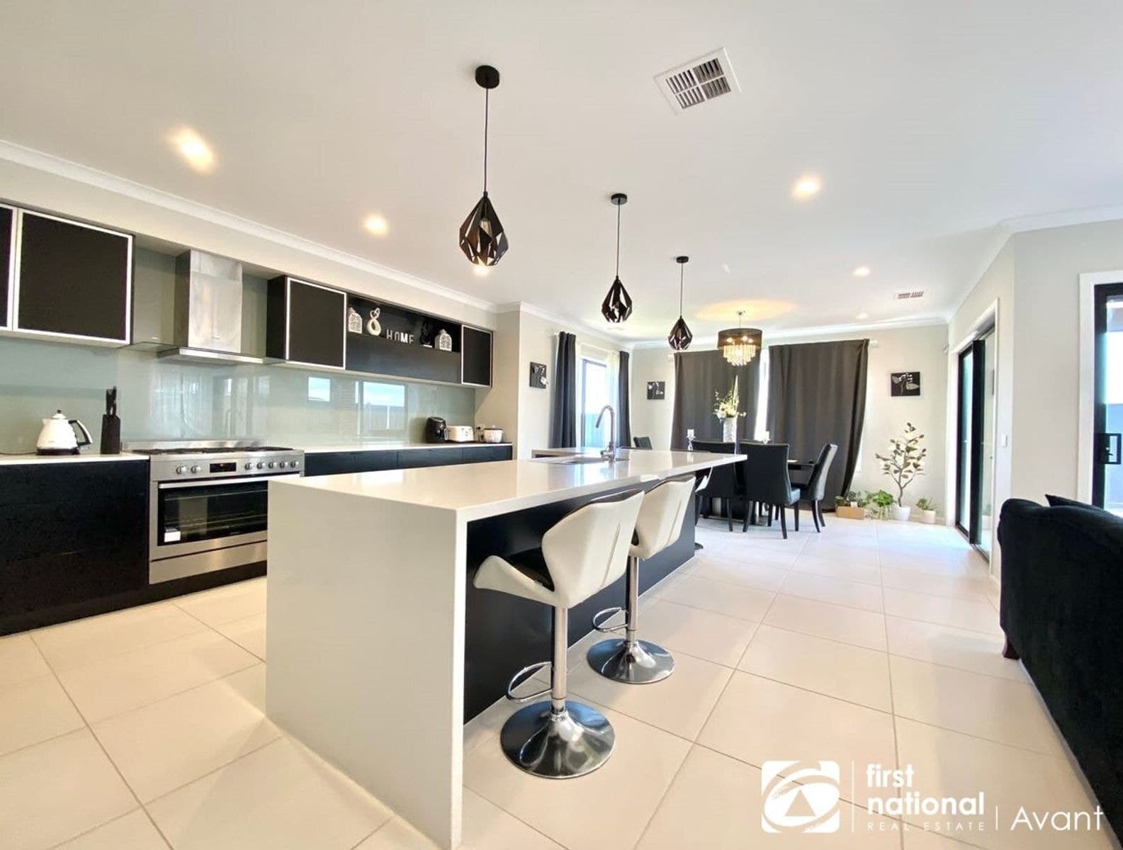14 Inverloch Avenue, Clyde VIC 3978, Clyde - Thumbnail 2