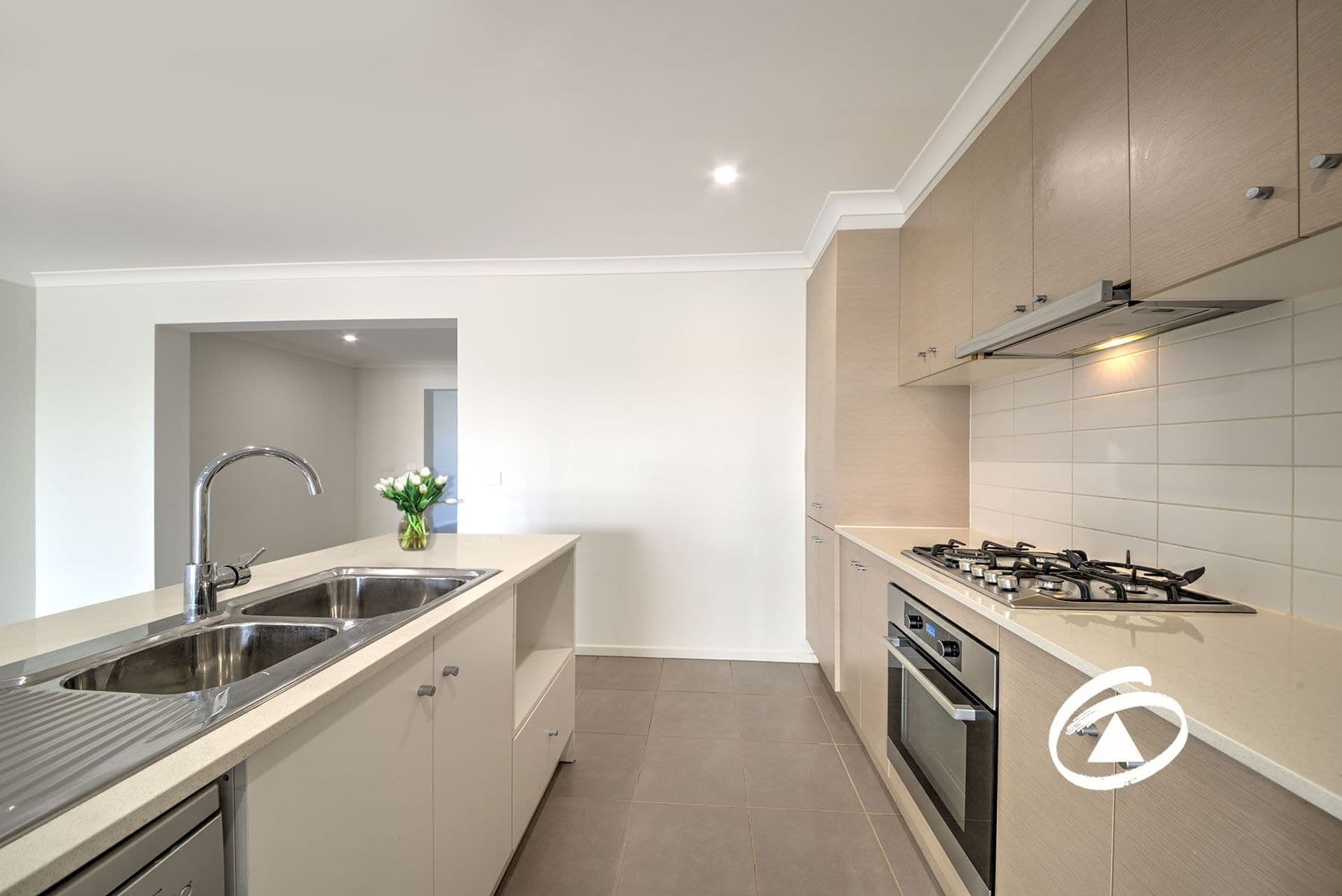 6 Debra Avenue, Pakenham VIC 3810, Pakenham - Thumbnail 3