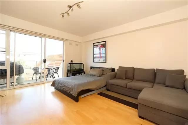 34/17 East Crescent Street, McMahons Point, McMahons Point - Thumbnail 3