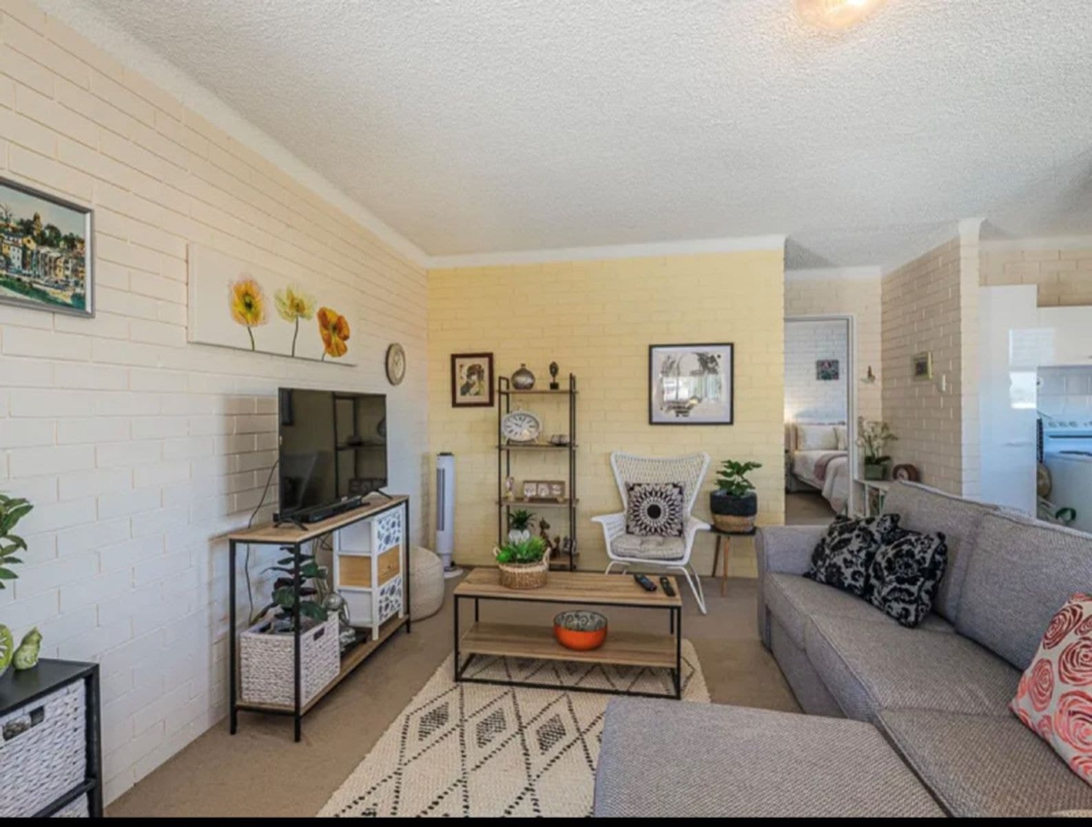 8/13-15 Ferguson Avenue, Bongaree QLD 4507, Bongaree - Thumbnail 2