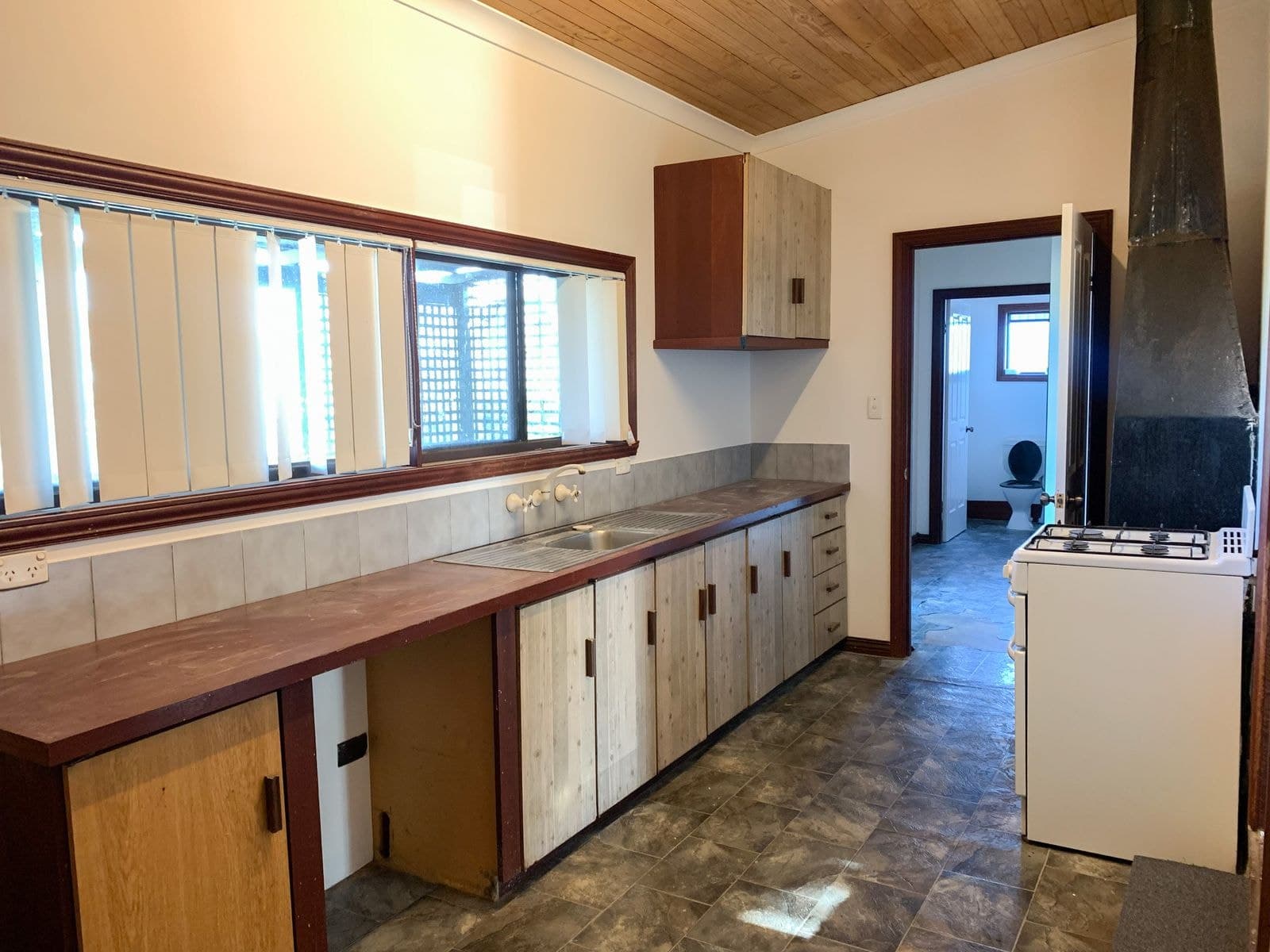 39 Lyall Street, Lamington WA 6430, Lamington - Thumbnail 2