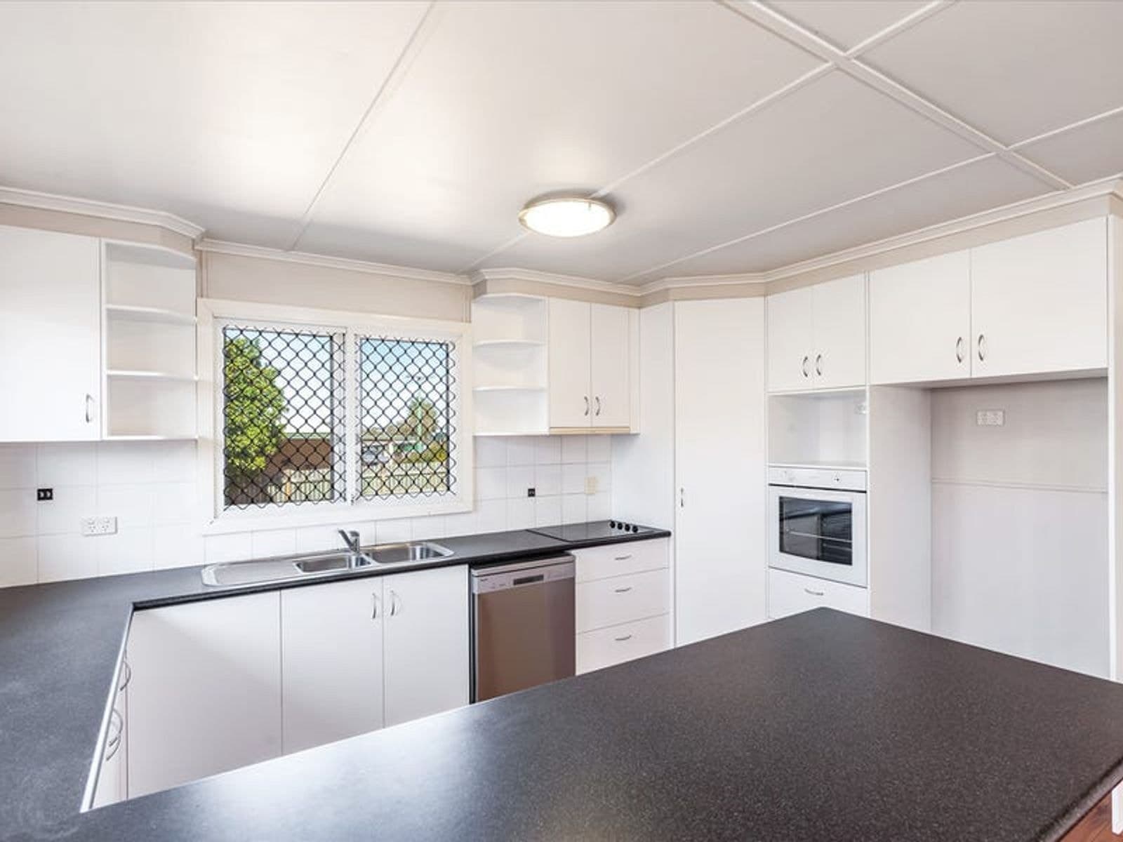 300 North Street, Rockville QLD 4350, Rockville - Thumbnail 2