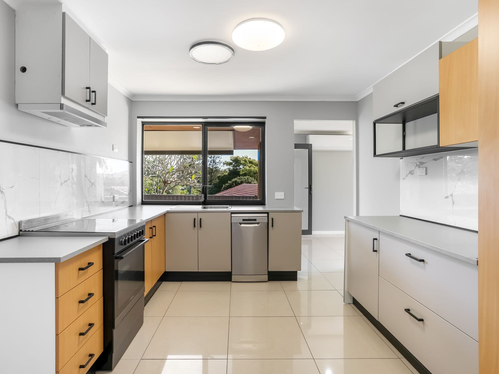 12 Balfour Crescent, Highland Park QLD 4211, Highland Park - Thumbnail 6