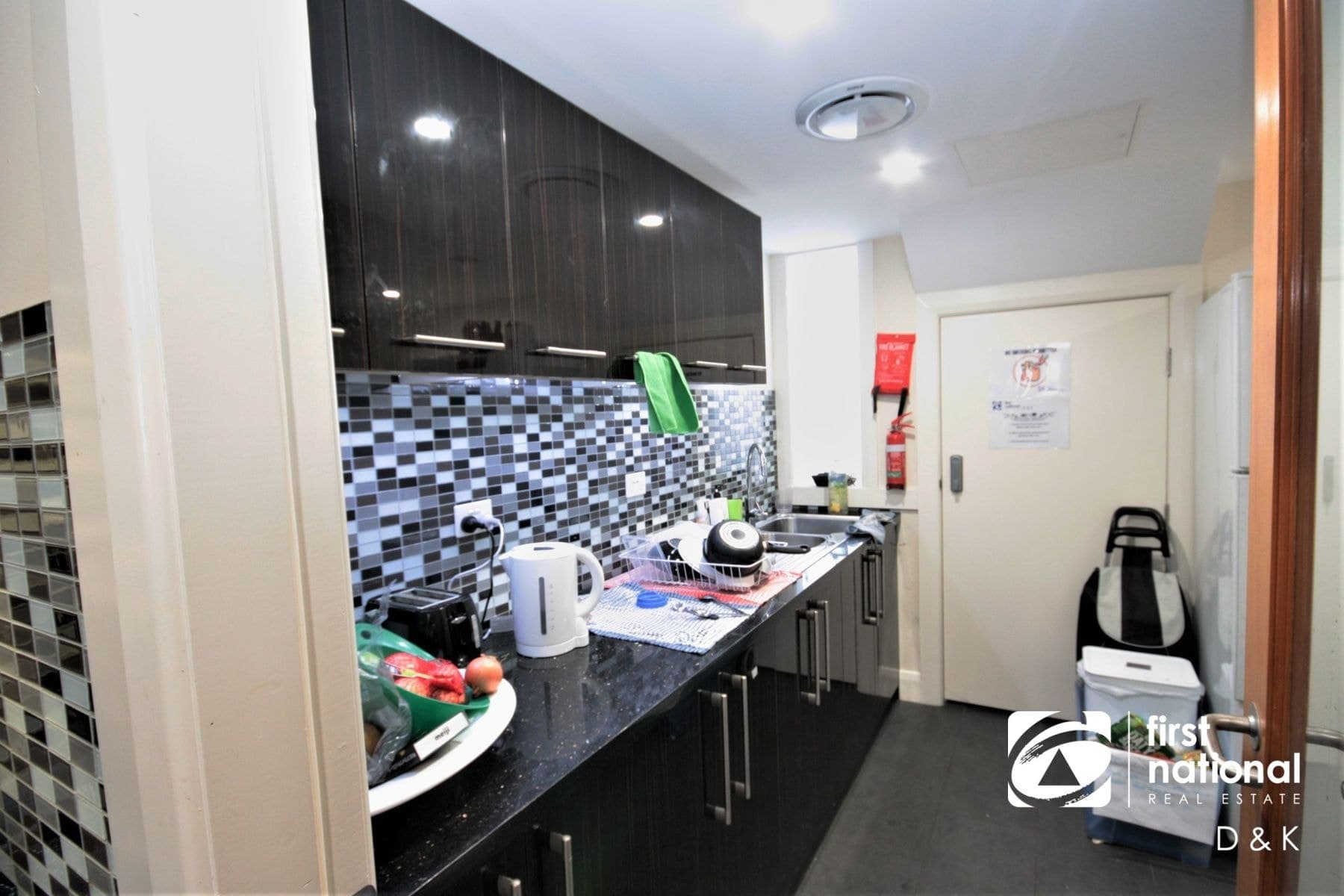 Room 2/19 Commercial Road, Footscray VIC 3011, Footscray - Thumbnail 4