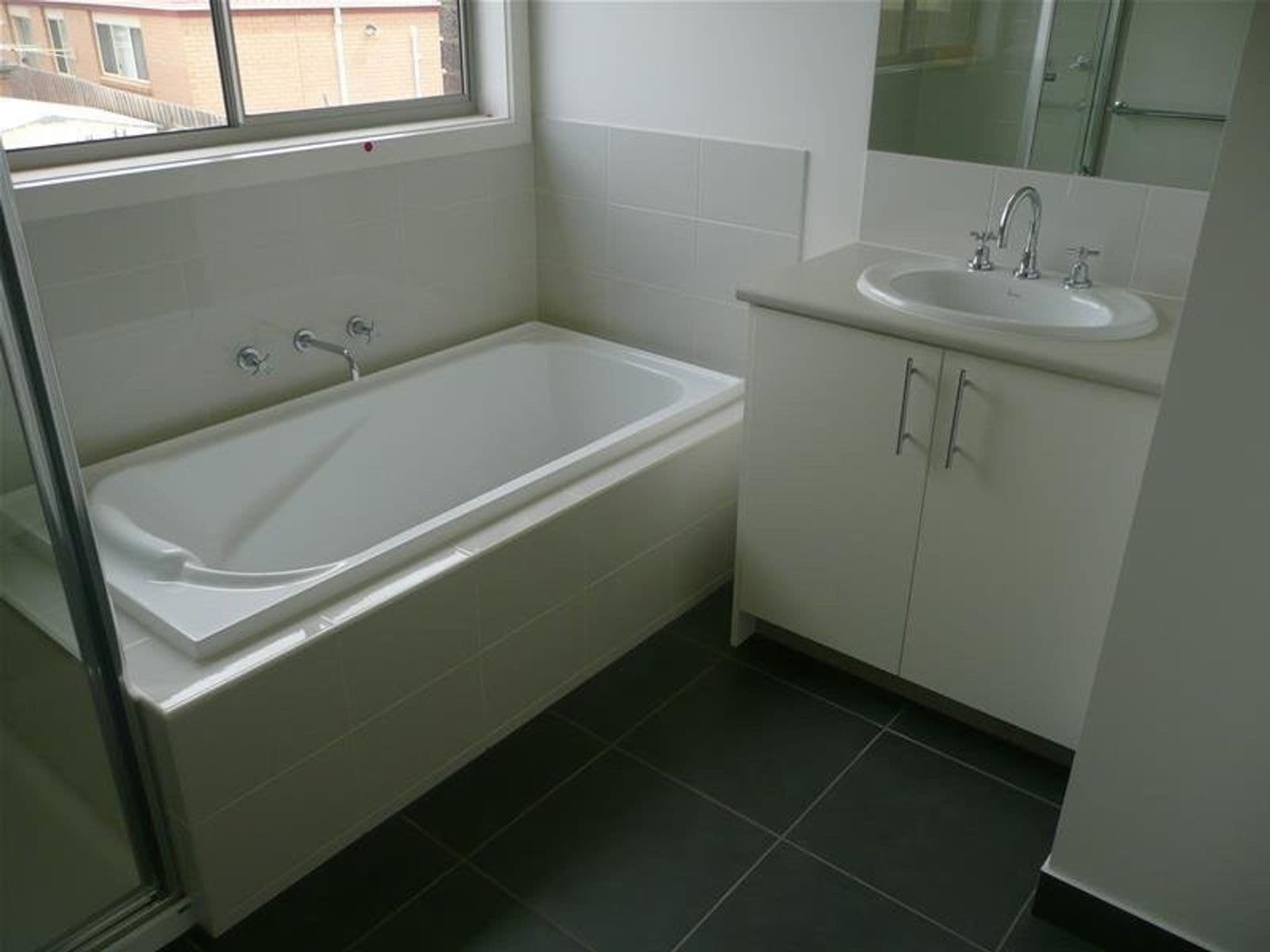 1/2 Lobelia Court, Bacchus Marsh VIC 3340, Bacchus Marsh - Thumbnail 4