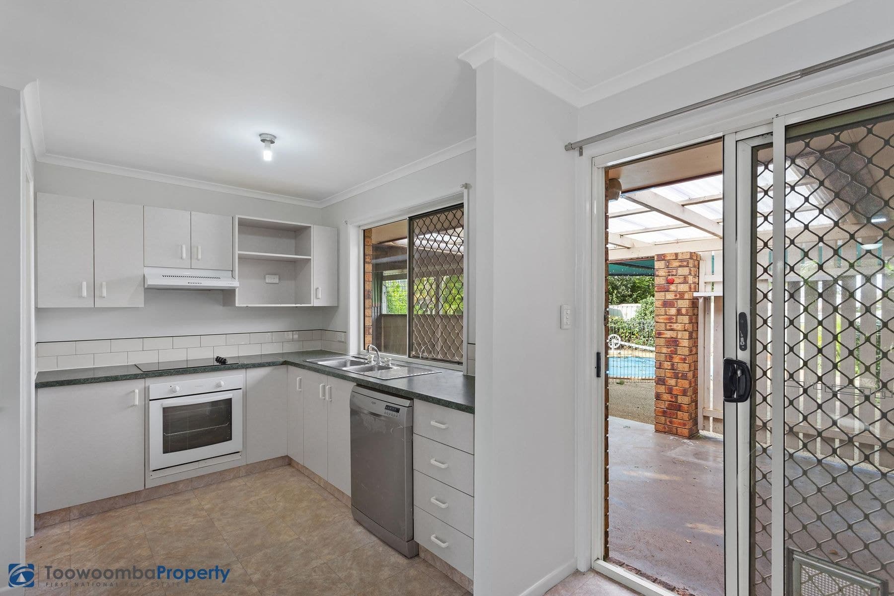 8 Saratoga Close, Wilsonton QLD 4350, Wilsonton - Thumbnail 2