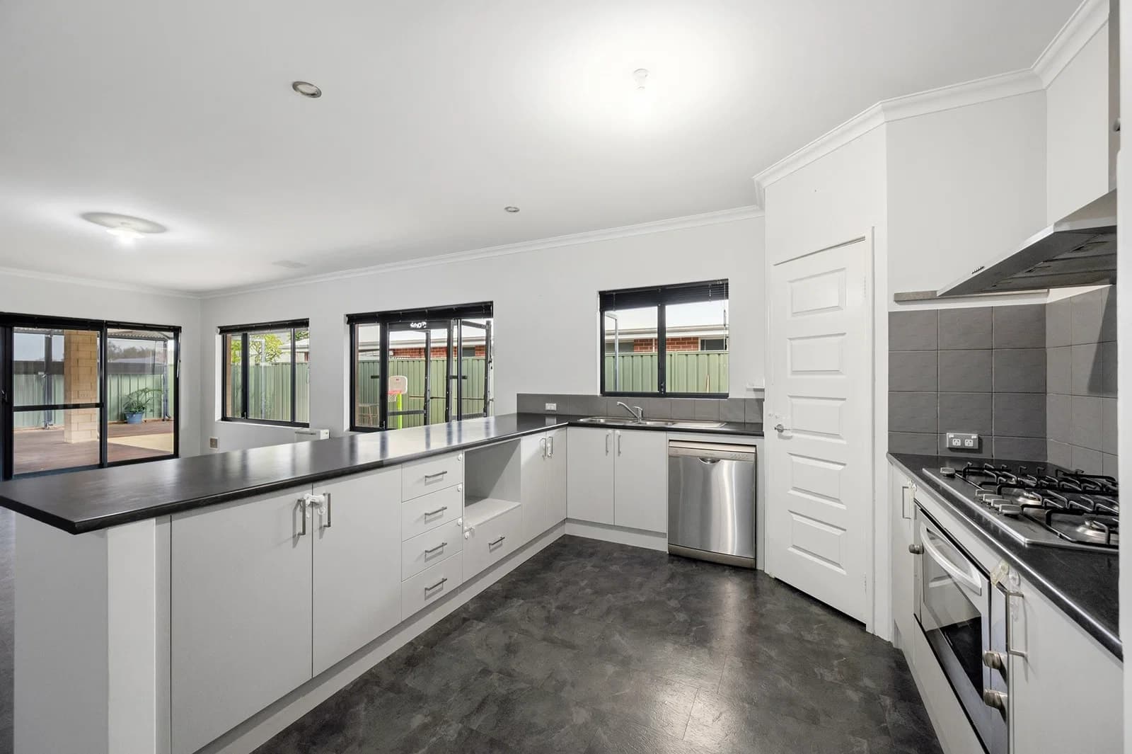 39 Baystone Rd, Baldivis WA 6171, Baldivis - Thumbnail 2