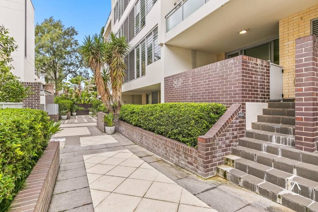 1/8 Sparkes Street, Camperdown - Image 1