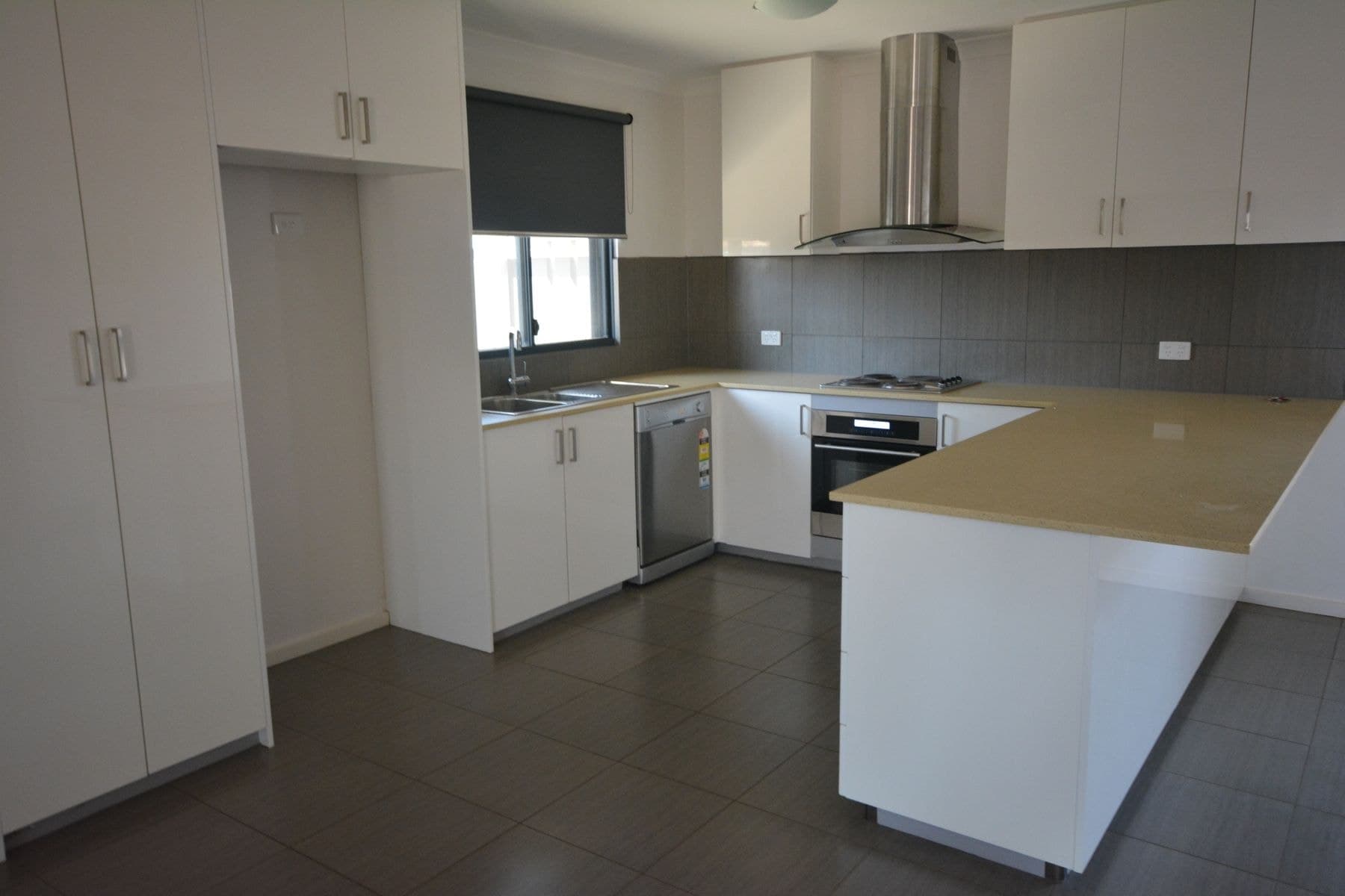 2/8 Beacon Close, South Hedland WA 6722, South Hedland - Thumbnail 2