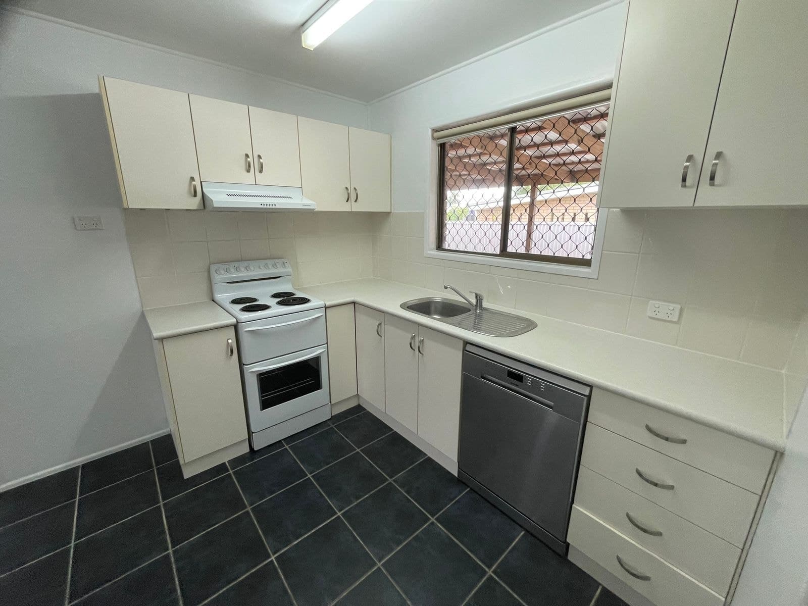 1/30 Ulanda Drive, South Mackay QLD 4740, South Mackay - Thumbnail 2