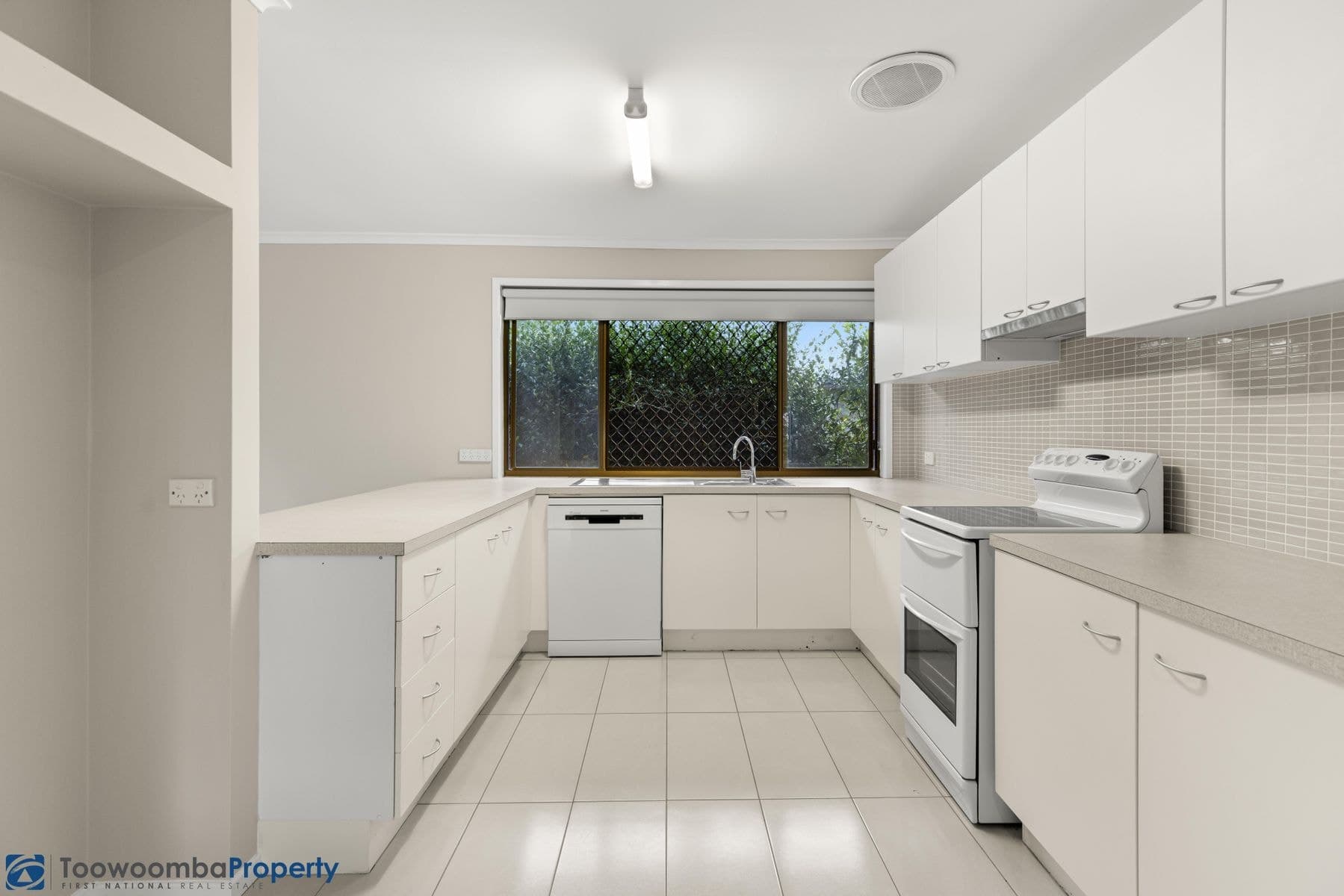 5 Mildara Court, Wilsonton Heights QLD 4350, Wilsonton Heights - Thumbnail 2