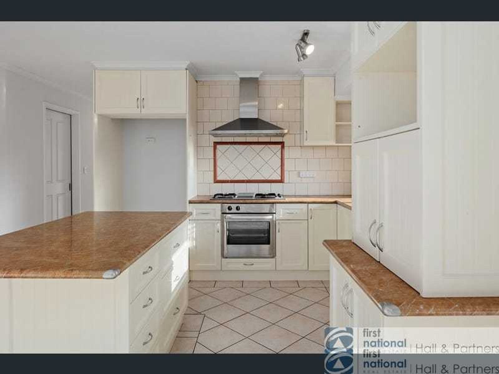 12 Lodge Crescent, Berwick VIC 3806, Berwick - Thumbnail 2