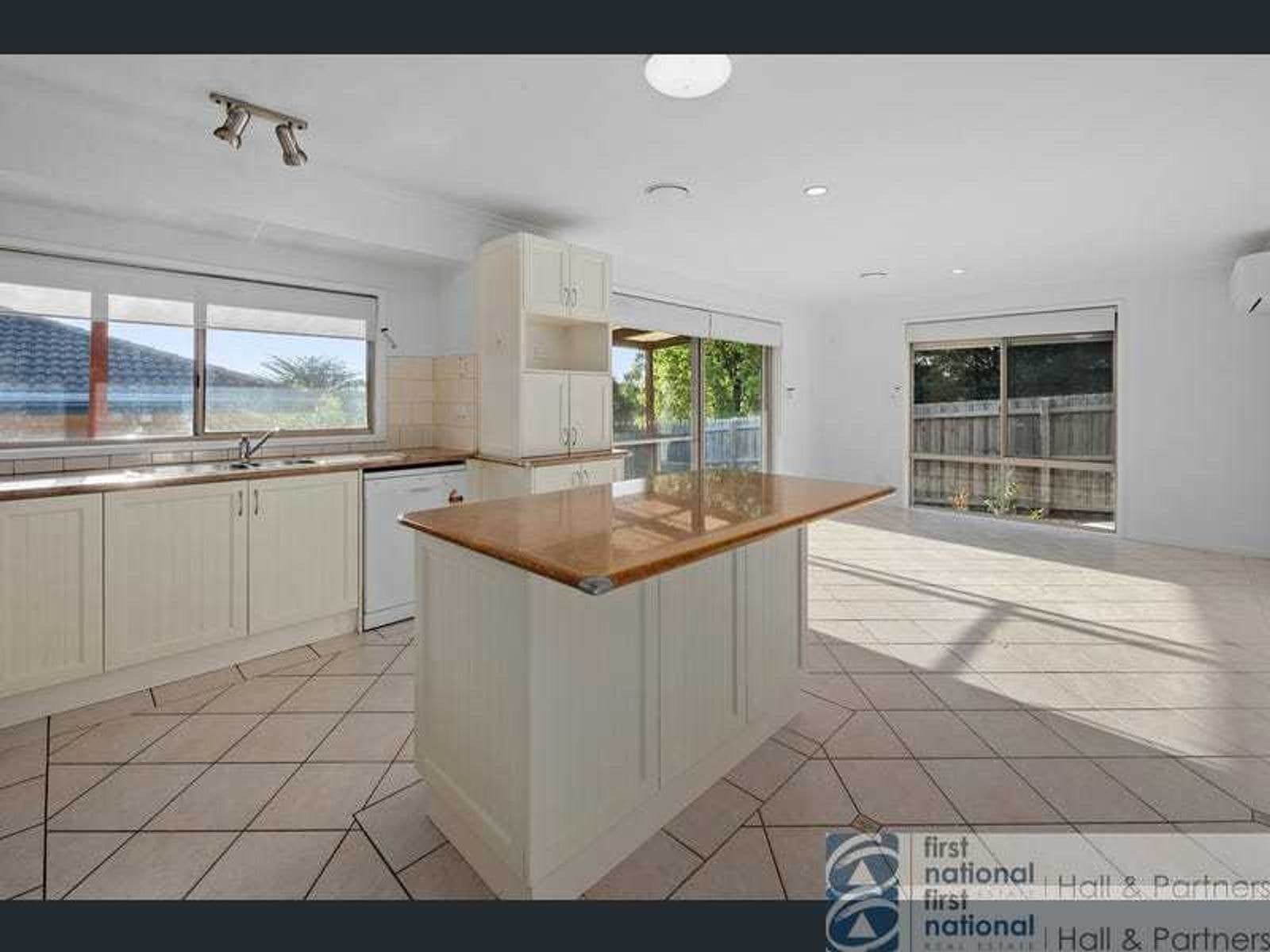 12 Lodge Crescent, Berwick VIC 3806, Berwick - Thumbnail 3